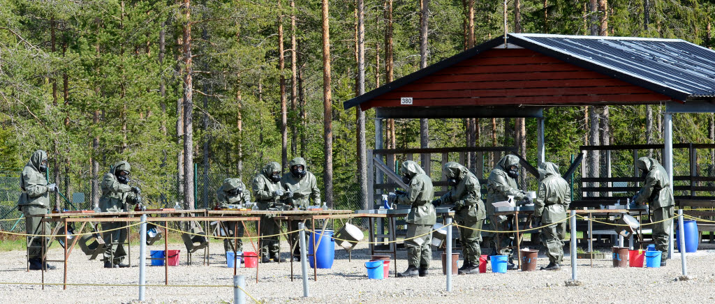 Lördagen den 28 maj bjöds deltagarna i årets särskilda övning för hemvärnets CBRN-plutoner på övning med strålkällor och skarpa kemiska stridsmedel.