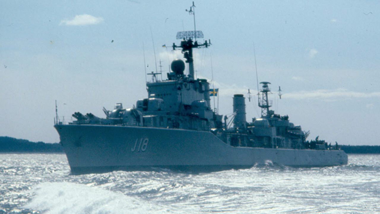 Jagaren HMS Halland (J18) någon gång 1980.