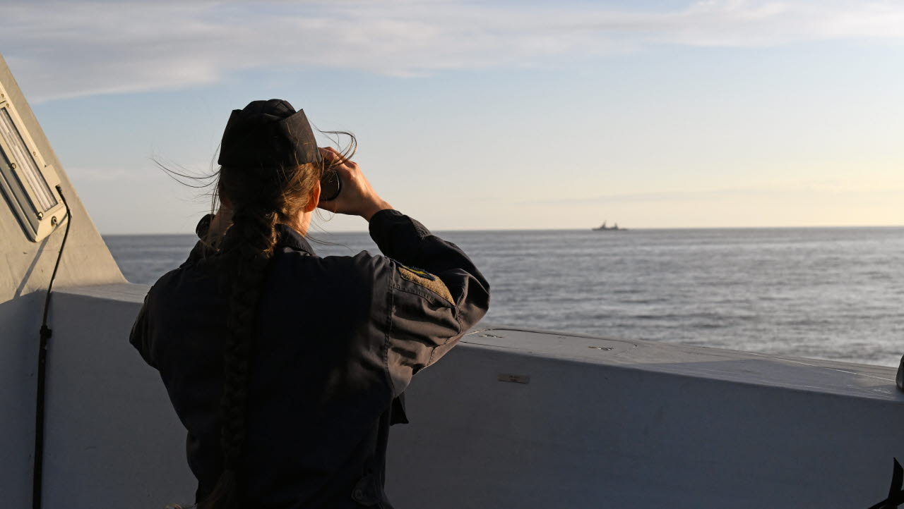 Marinens fartyg övervakar ständigt det svenska sjöterritoriet. Här bilder från HMS Nyköping från juni 2020.