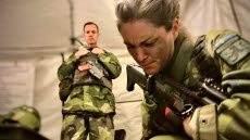 Överste Marcus Gannerud, ställföreträdande divisionschef, och major Mona Bäck, bataljonschef.