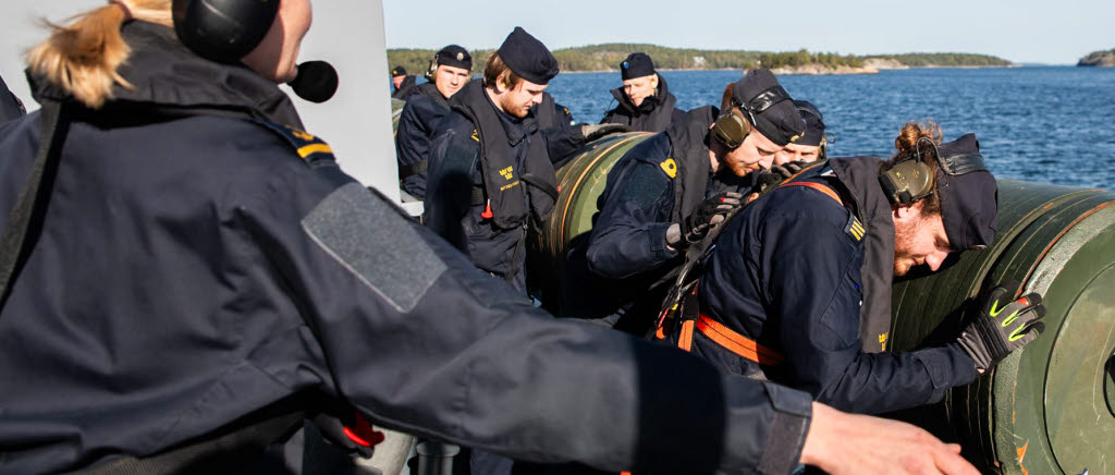 Marinövning höst 2025 är en stor årlig övning som syftar till att utveckla marinens förmåga till gemensamma undervattens- och ytstridsoperationer, för att kunna säkerställa fri rörlighet för både militär och civil sjötrafik i fred, kris och krig.  Under Marinövning höst 2025 övar marinen både minering och minröjning av farleder.
