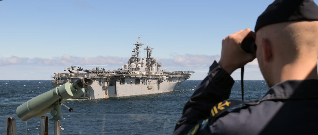 Det amerikanska amfibiefartyget USS Kearsarge är ett landstigningsfartyg av Wasp-klass.
