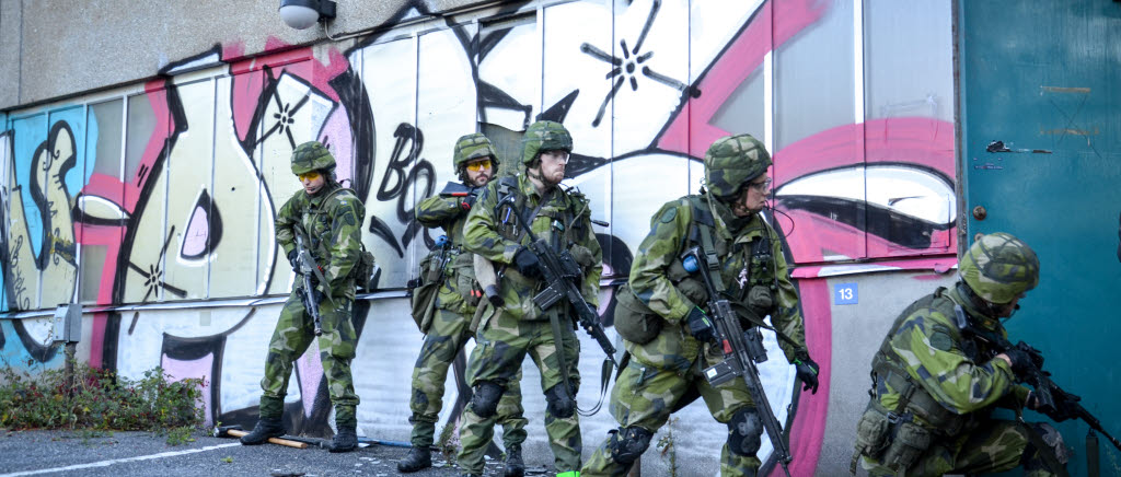 Strid i bebyggelse för en av Livgardets hemvärnsbataljoner.