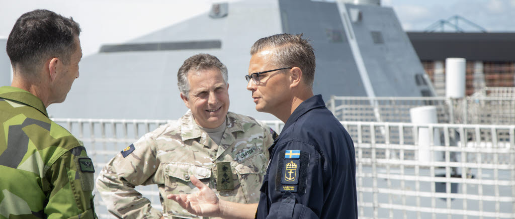 Från årsskiftet har Sverige två korvetter av Visbyklass anmälda i Jef, som är ett brittiskt ramverk för en snabbinsatsstyrka. Det och erfarenheterna från de gemensamma övningarna Trident Juncture och nu senast Baltops låg i fokus när brittiske ÖB, general Nick Carter, besökte Tredje sjöstridsflottiljen med ÖB, general Micael Bydén som värd.