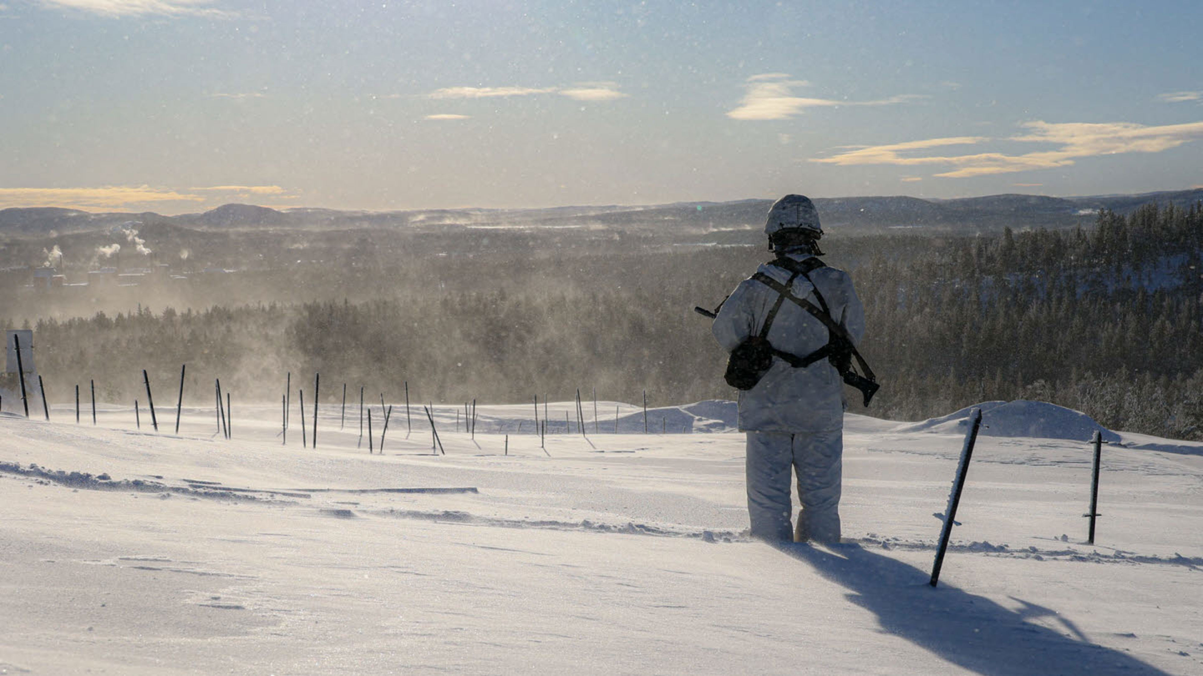 Värnpliktig med utsikt över Boden.