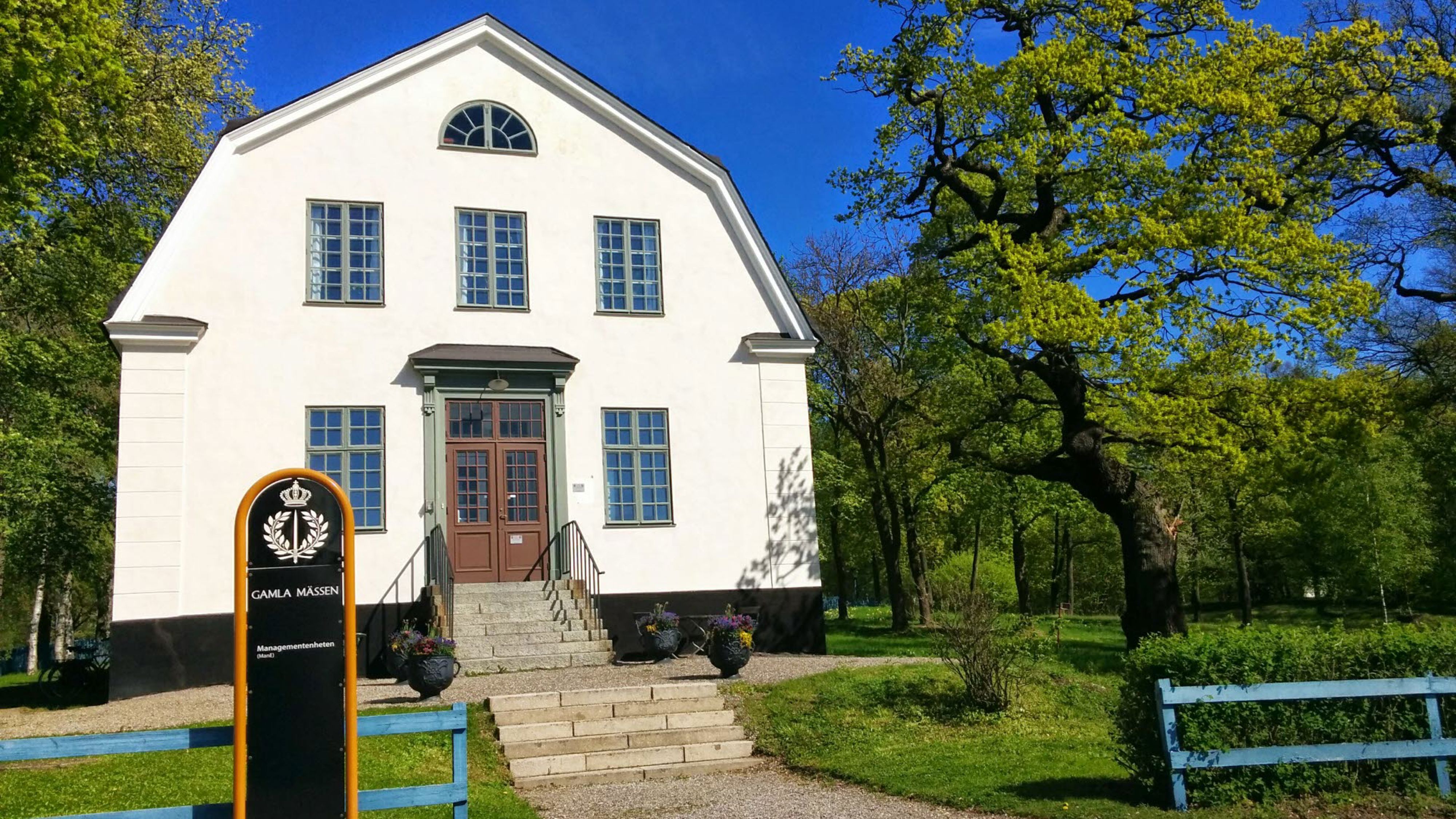 Managementenhetens personal finns i byggnad Gamla Mässen.