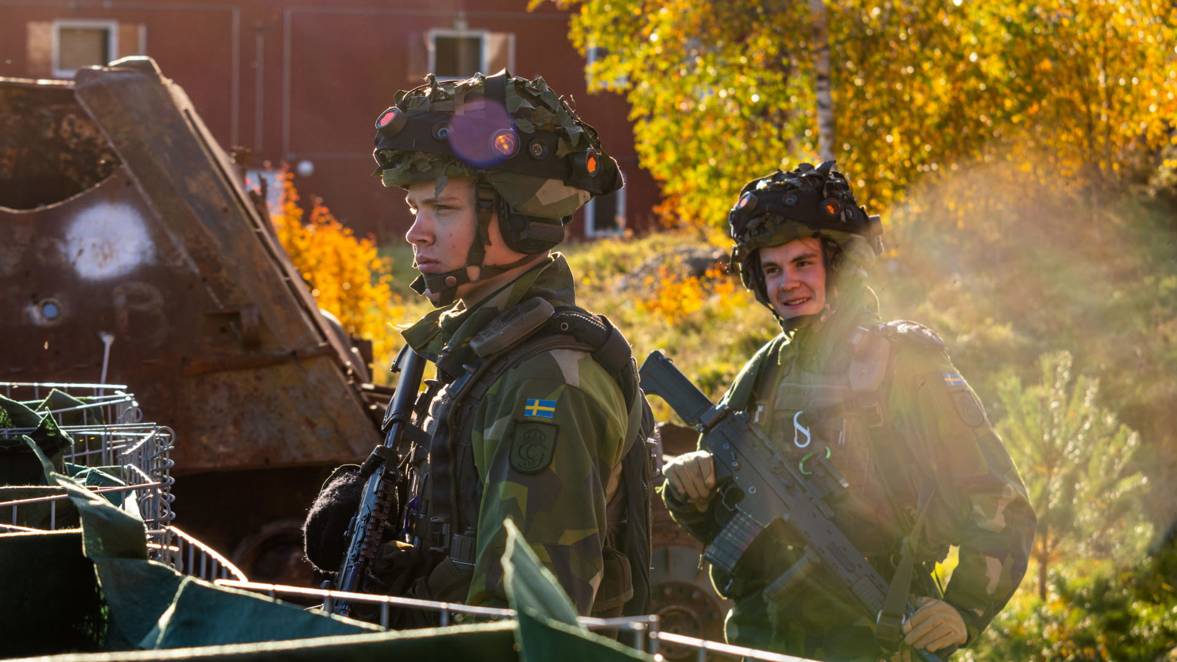 Som anställd på Livbataljonen åker du ibland iväg på övningar, som till stridsträningsanläggningen Spång utanför Motala. Spång är en fiktiv liten stad, uppbyggd för att kunna öva strid i stadsmiljö.
