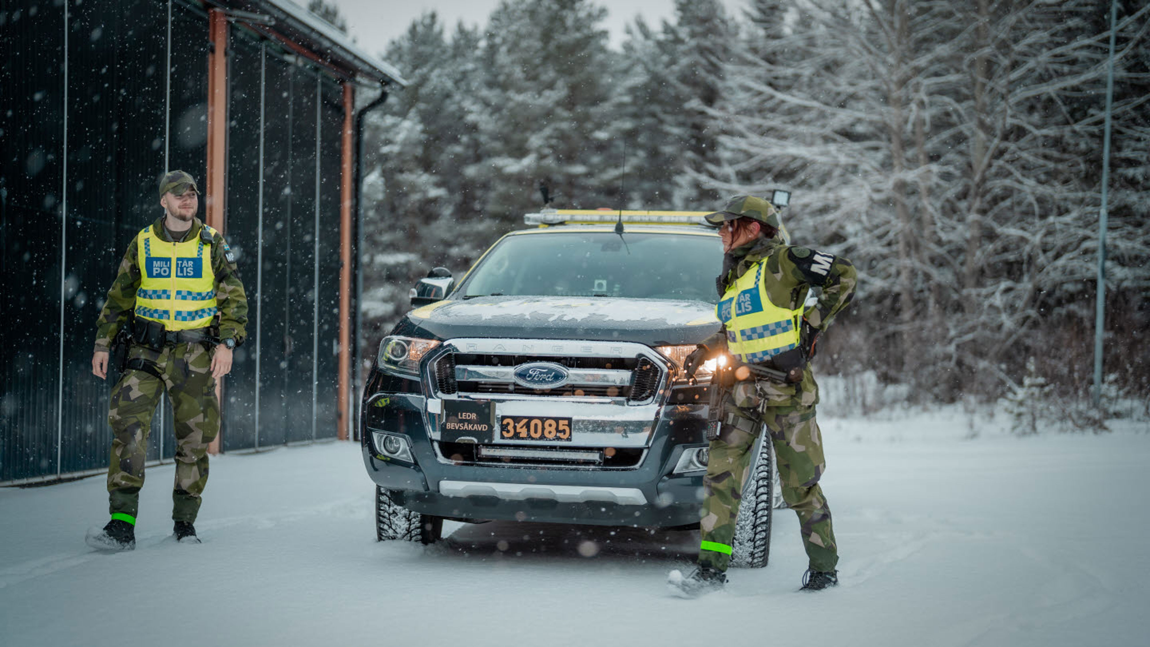 Militärpolis bevakar skyddsobjekt på Garnisonsenheten.