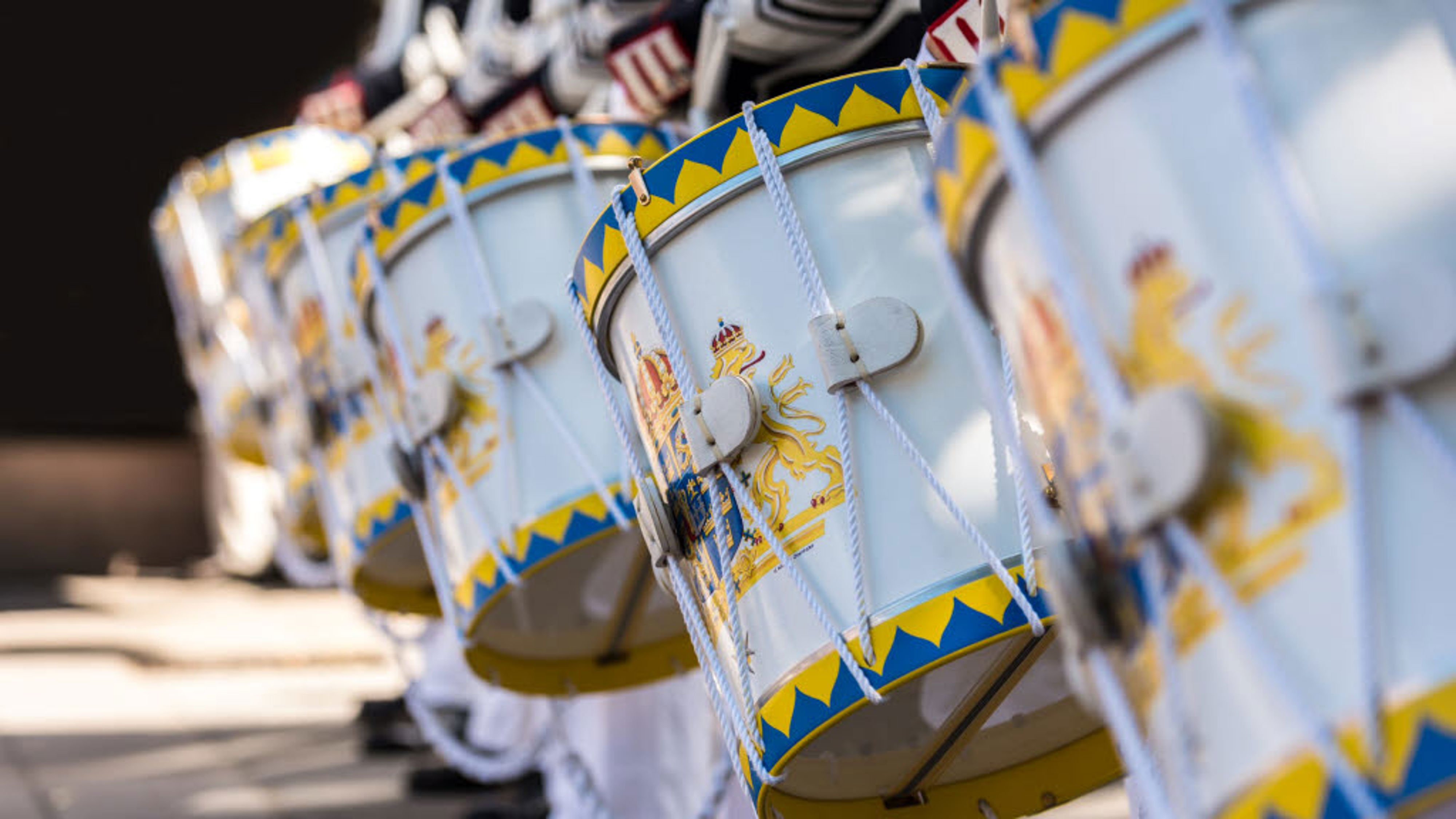 Arméns musikkår uppträder.