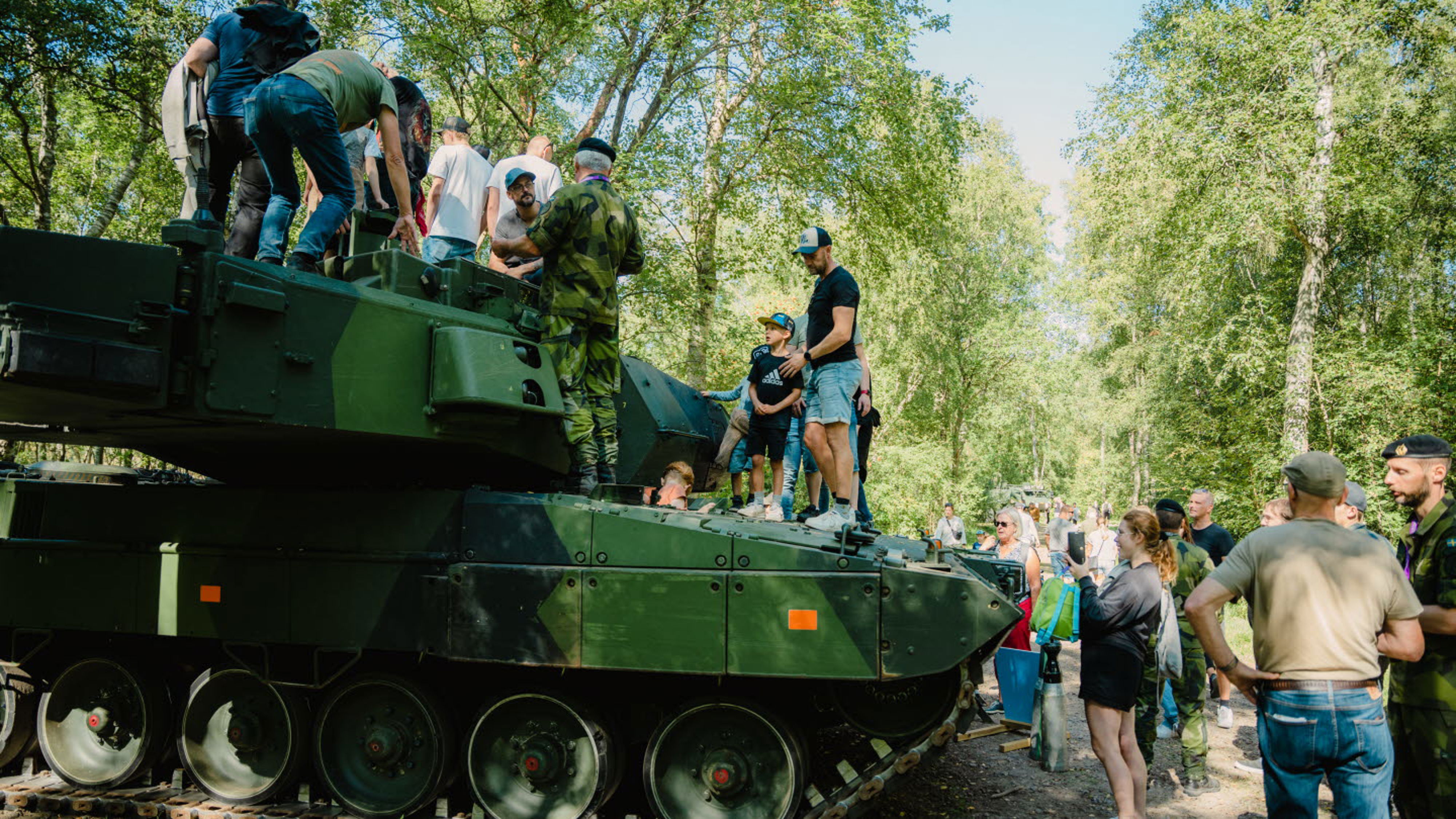 Förevisning av stridsvagn 122