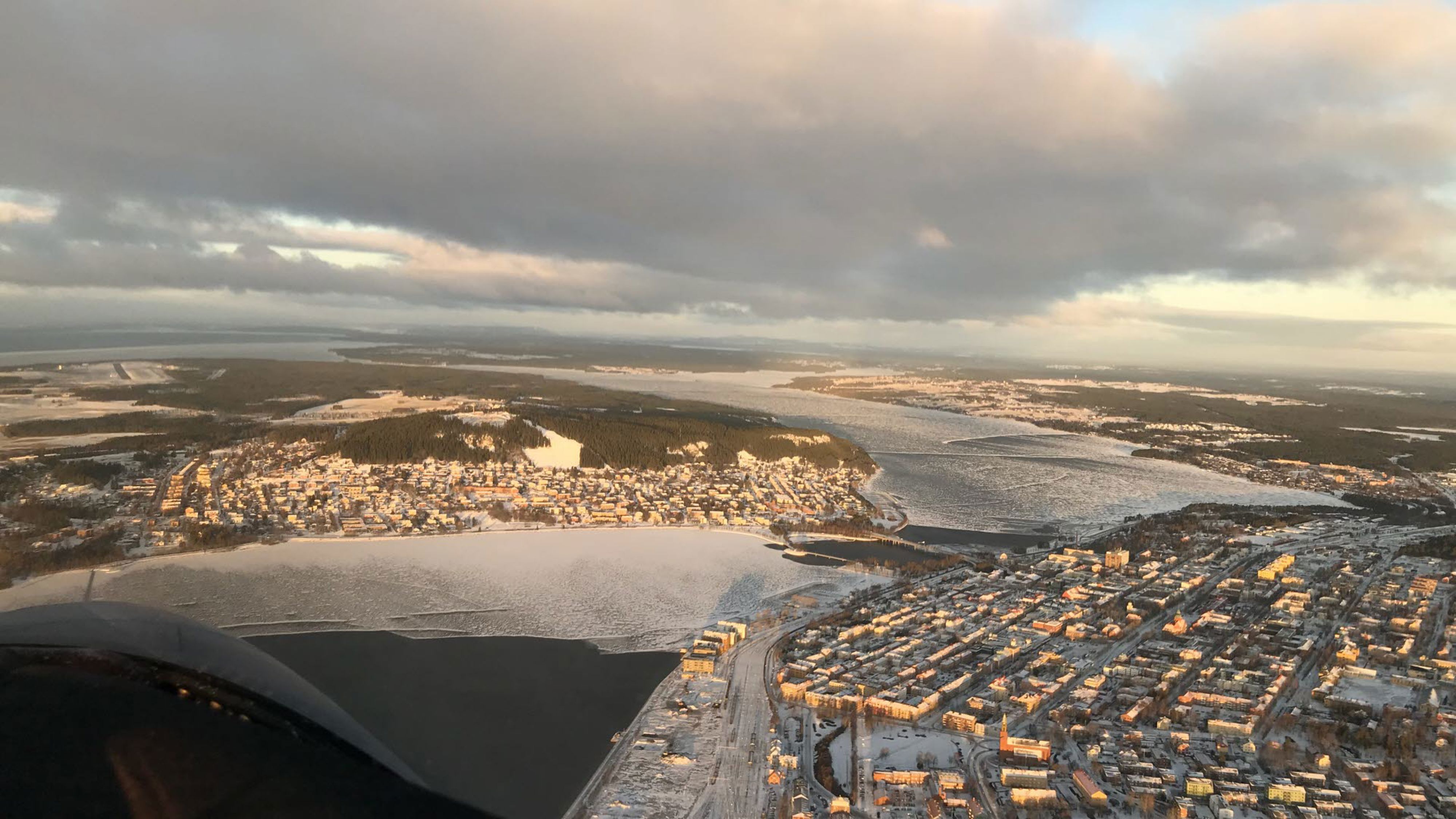 Fågelvy över I 21 i Östersund en solig vinterdag.