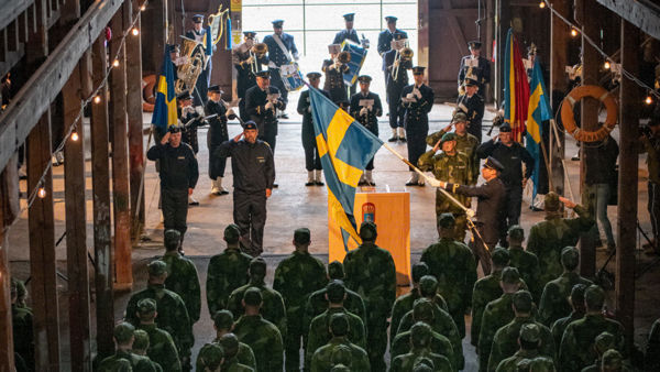 Marinens musikkår står för musiken under ceremonin för den Första marina basbataljonen genomfördes i det gamla Vasaskjulet i Karlskrona.