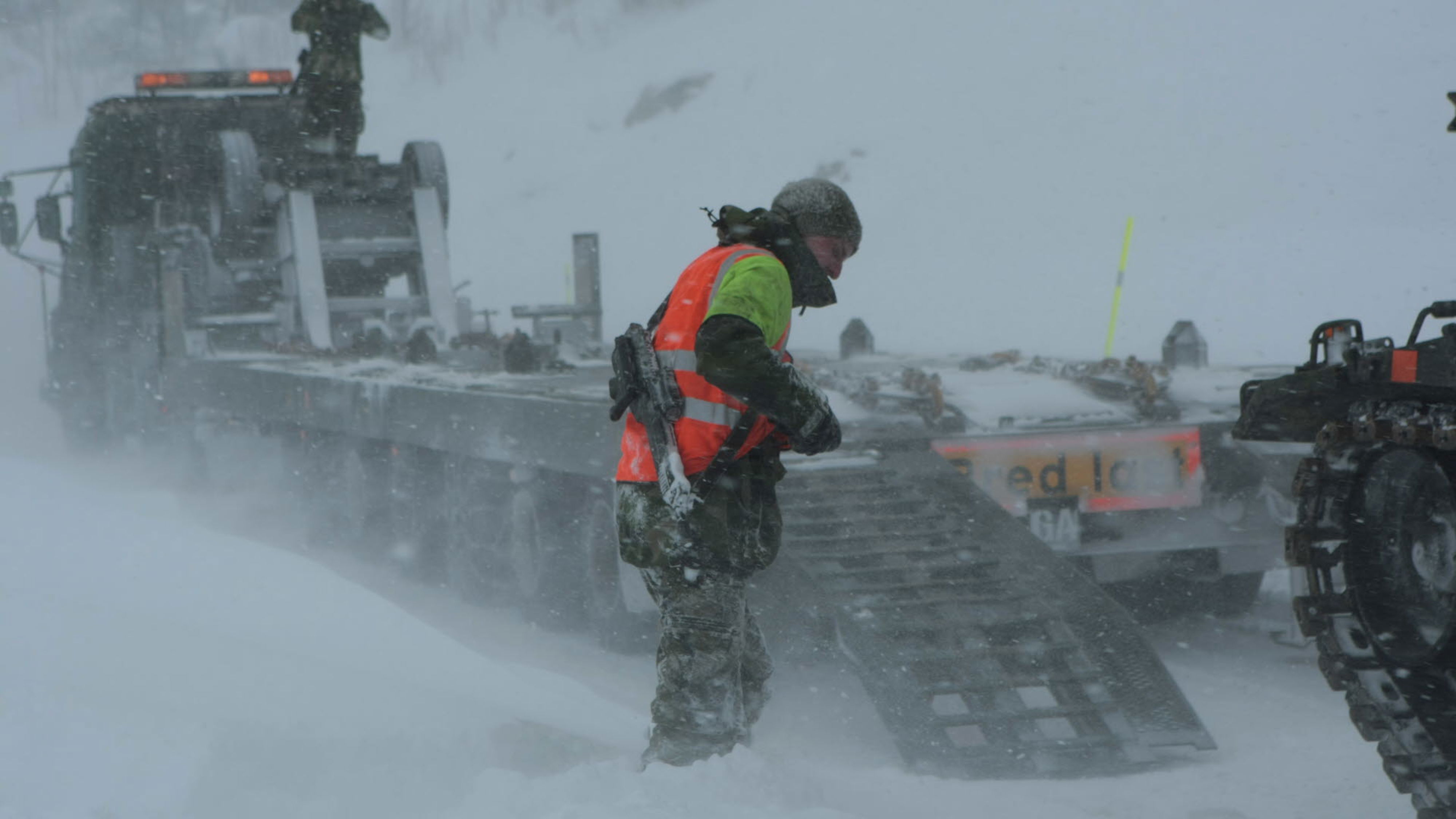Vinterenheten hanterar logistik i subarktiska miljöer.
