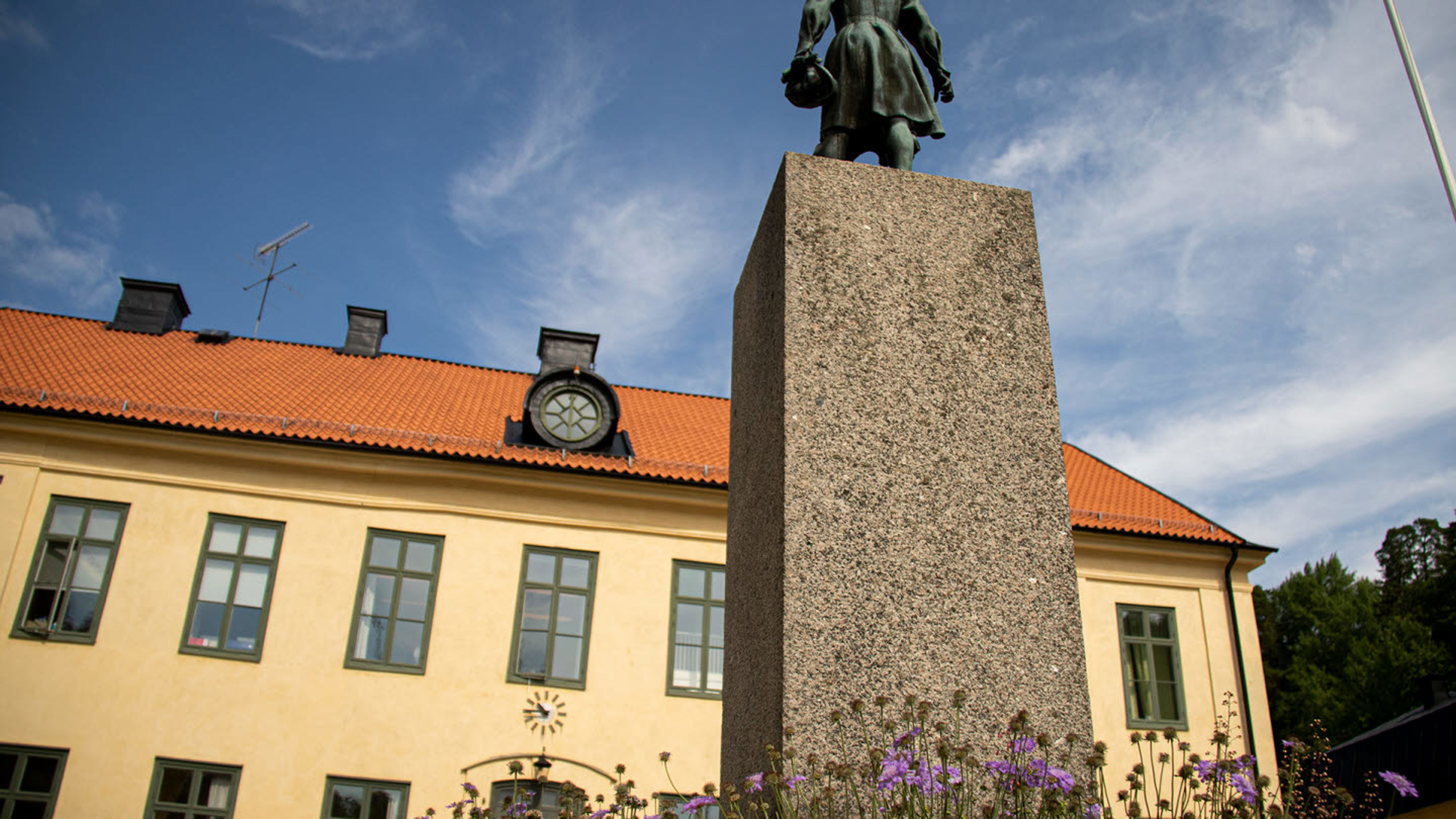 The Swedish Home Guard Combat School trains chiefs within the Home Guard.