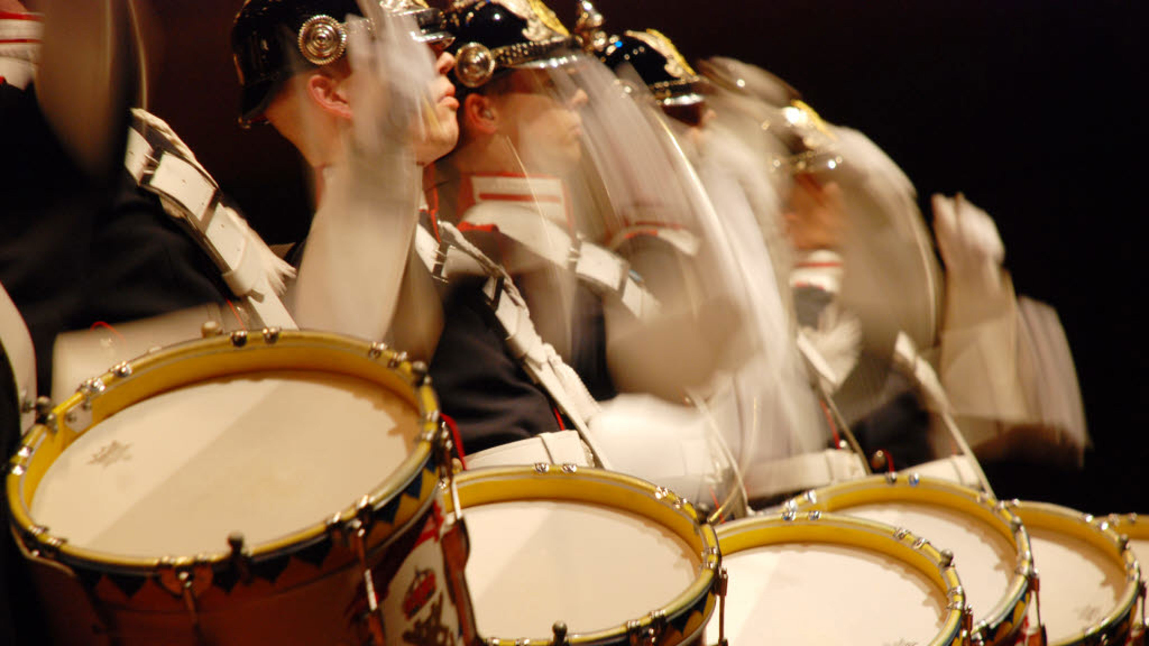 Ceremoni med försvarsmusiken.
