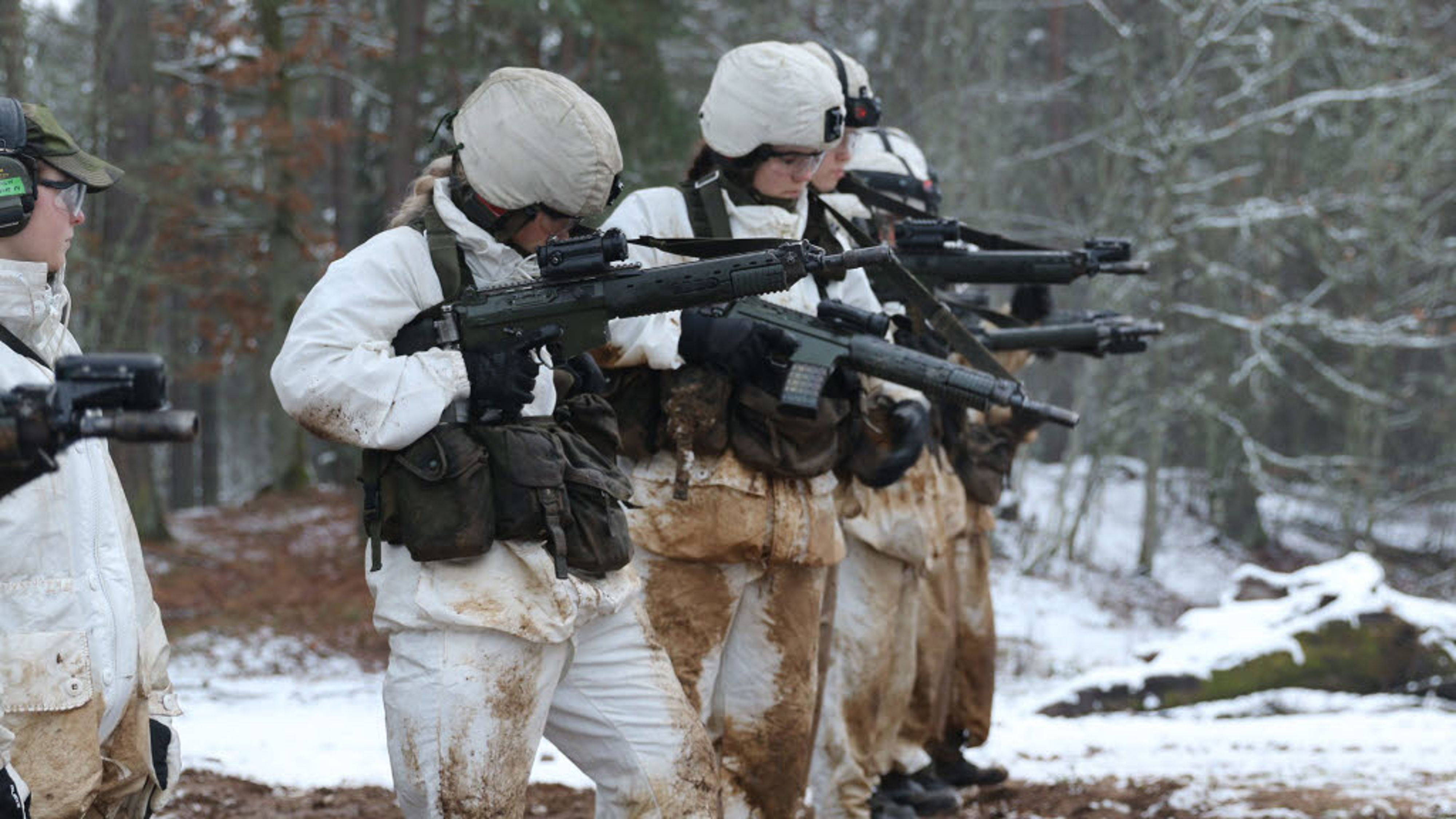 Värnpliktiga under utbildning i Skövde.