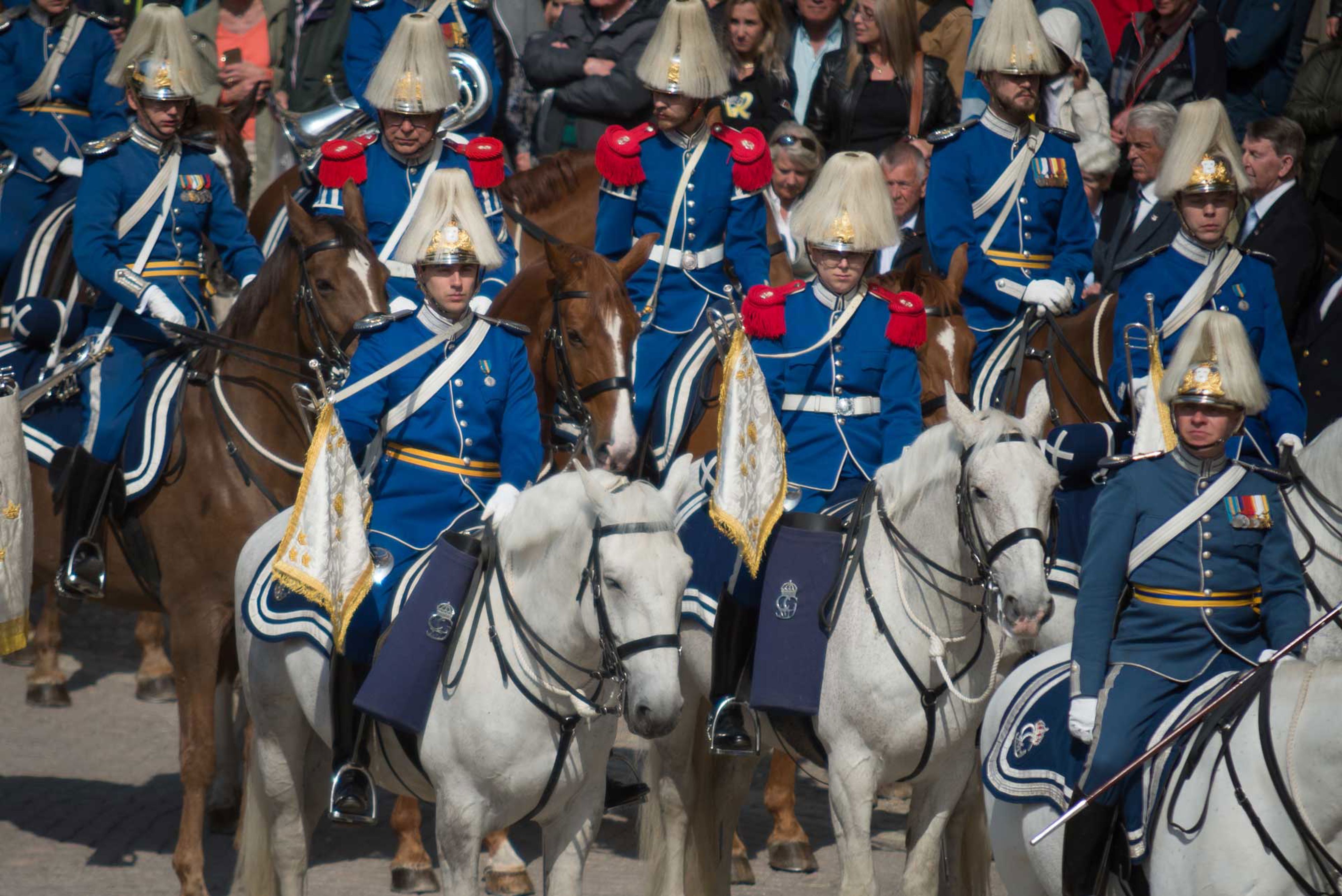 Högvakten rider på hästar