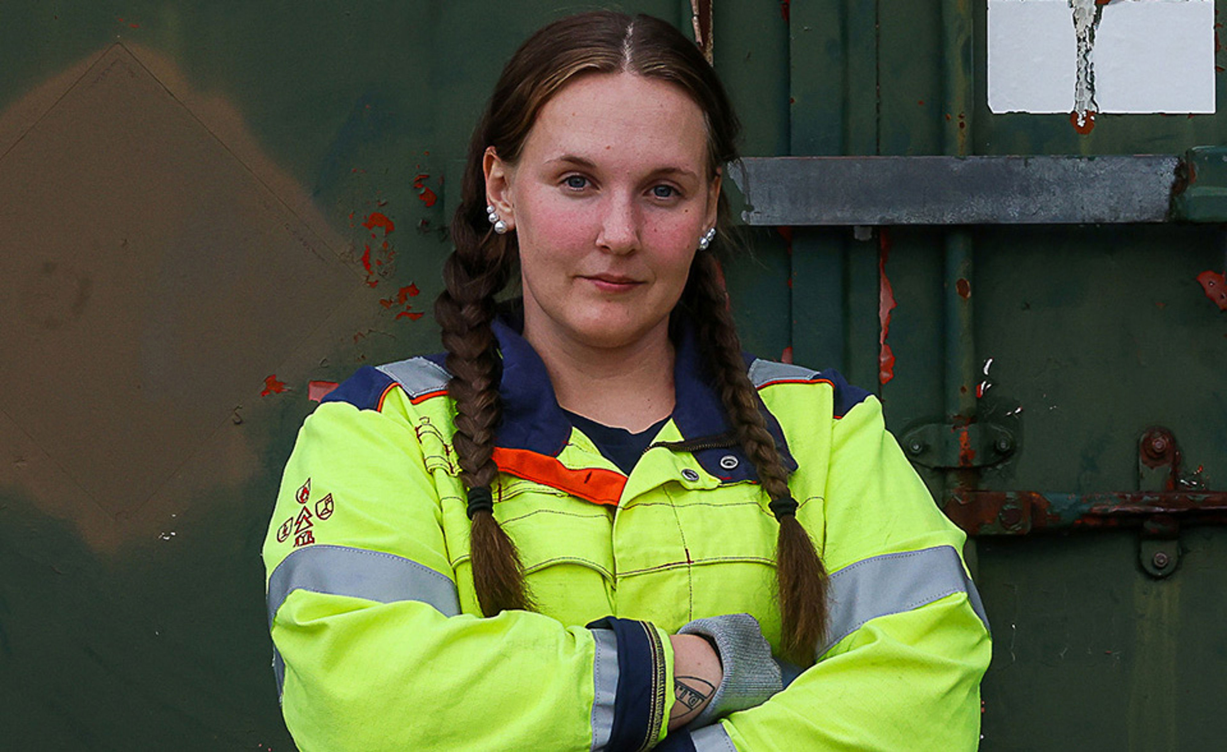 Kvinnlig lastbilsförare.