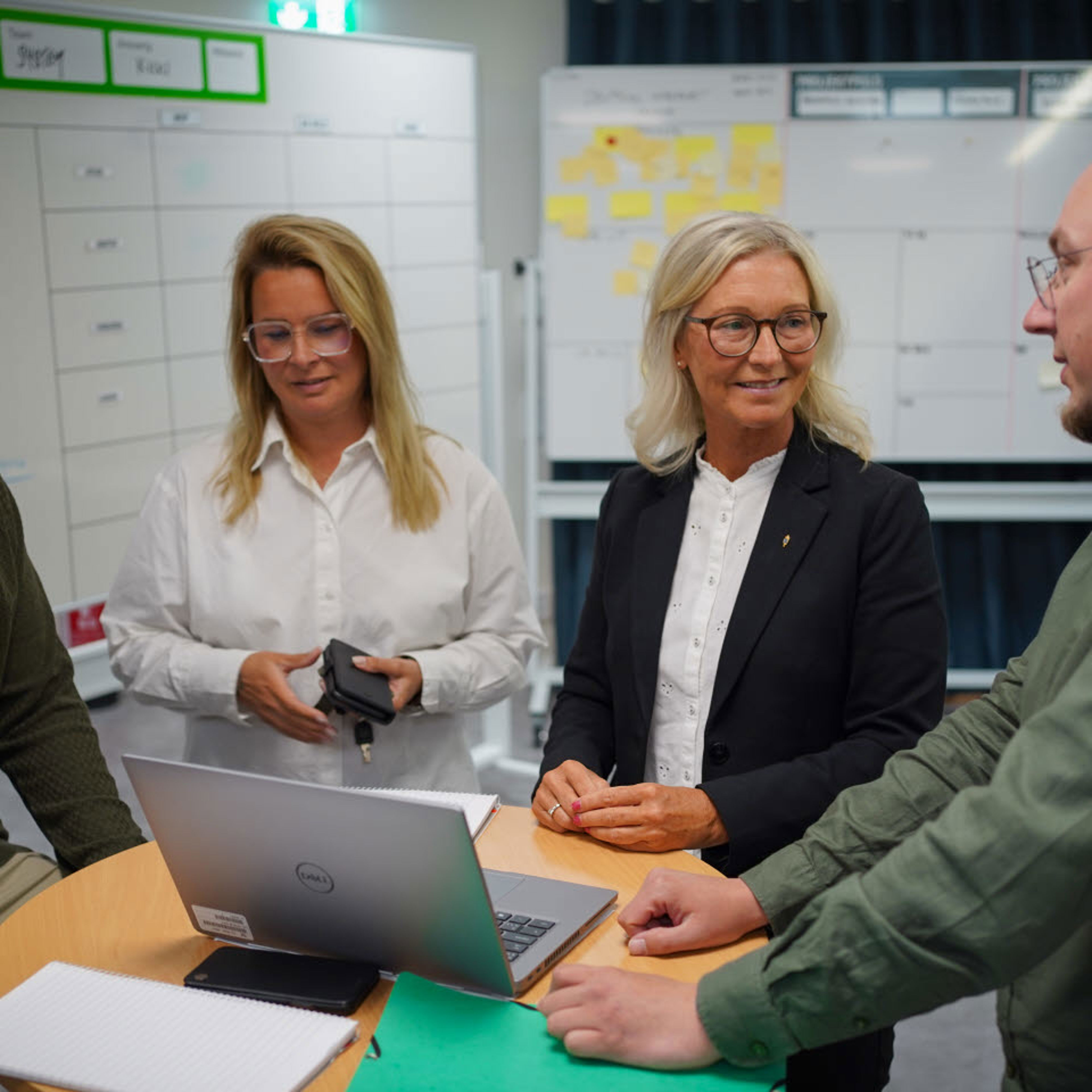 Civilanställd IT-personal.