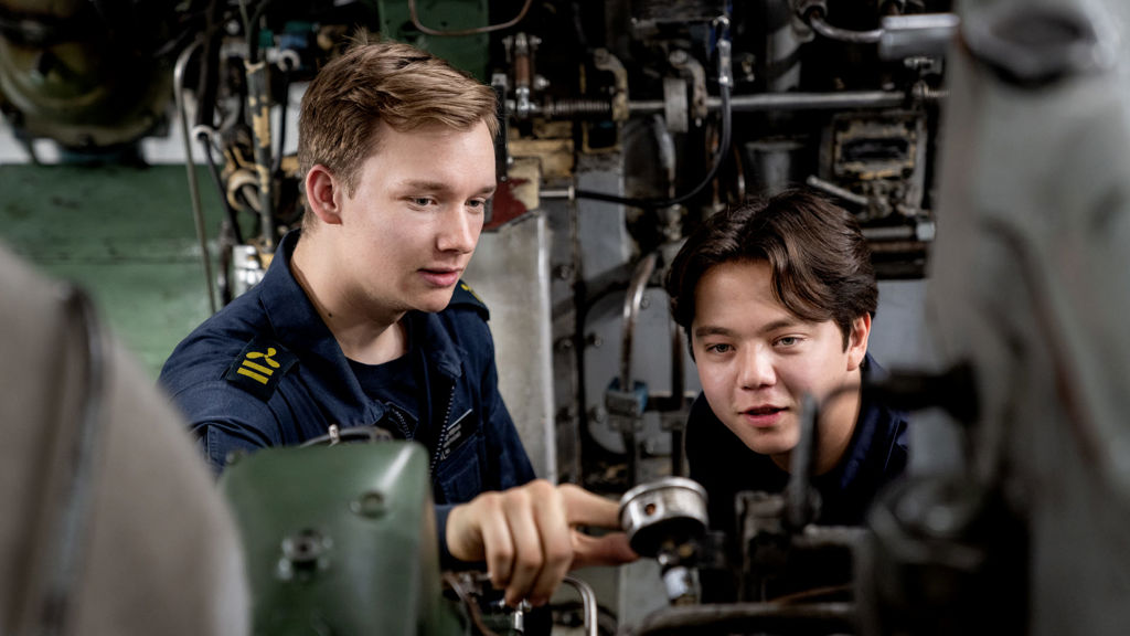 Marina tekniker i Försvarsmakten.