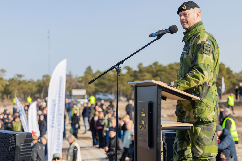 Chefen för Gotlands regemente, överste Dan Rasmussen, hälsar besökarna välkomna till Garnisonens dag 2026.