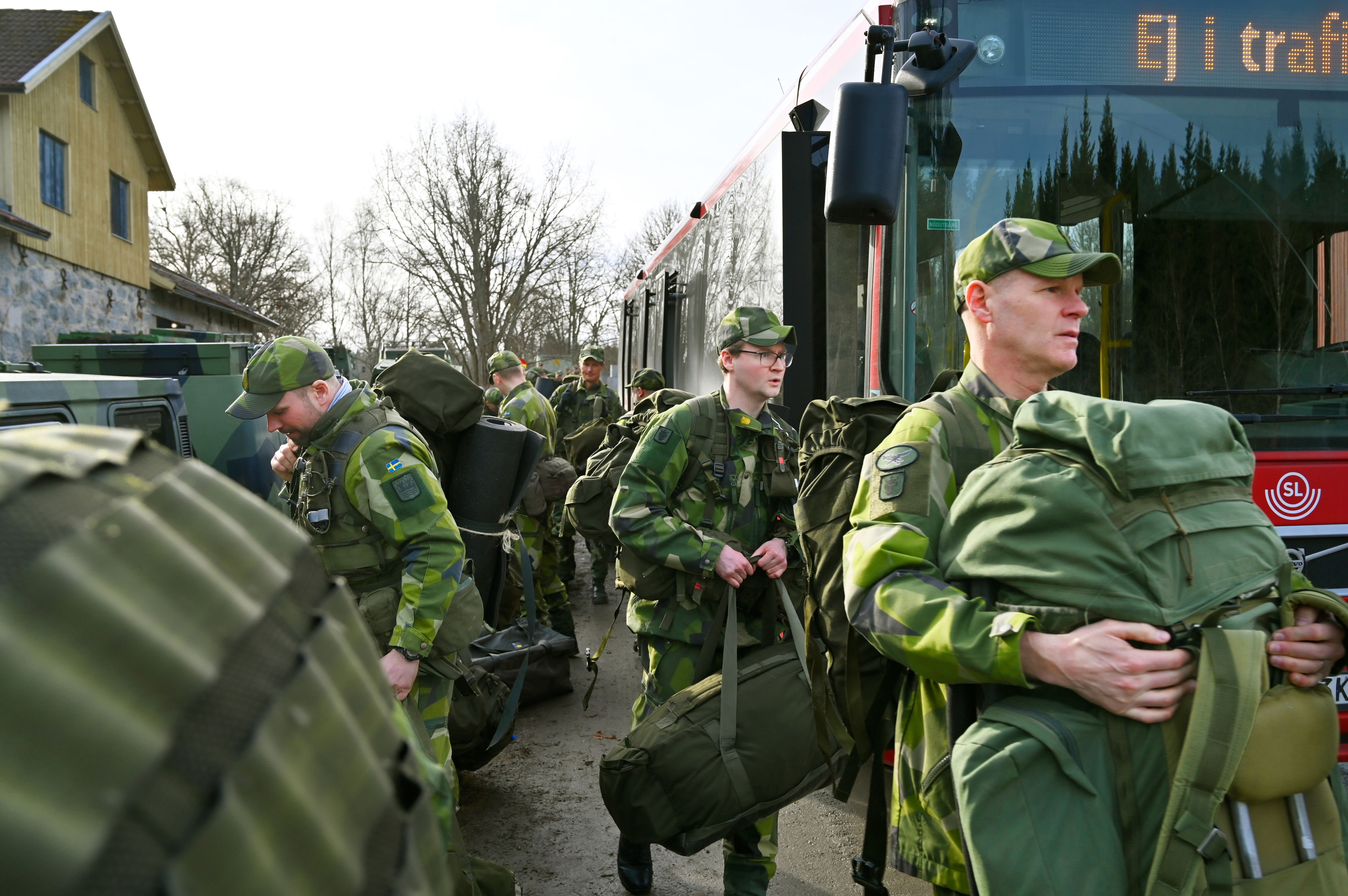 busstransport med soldater