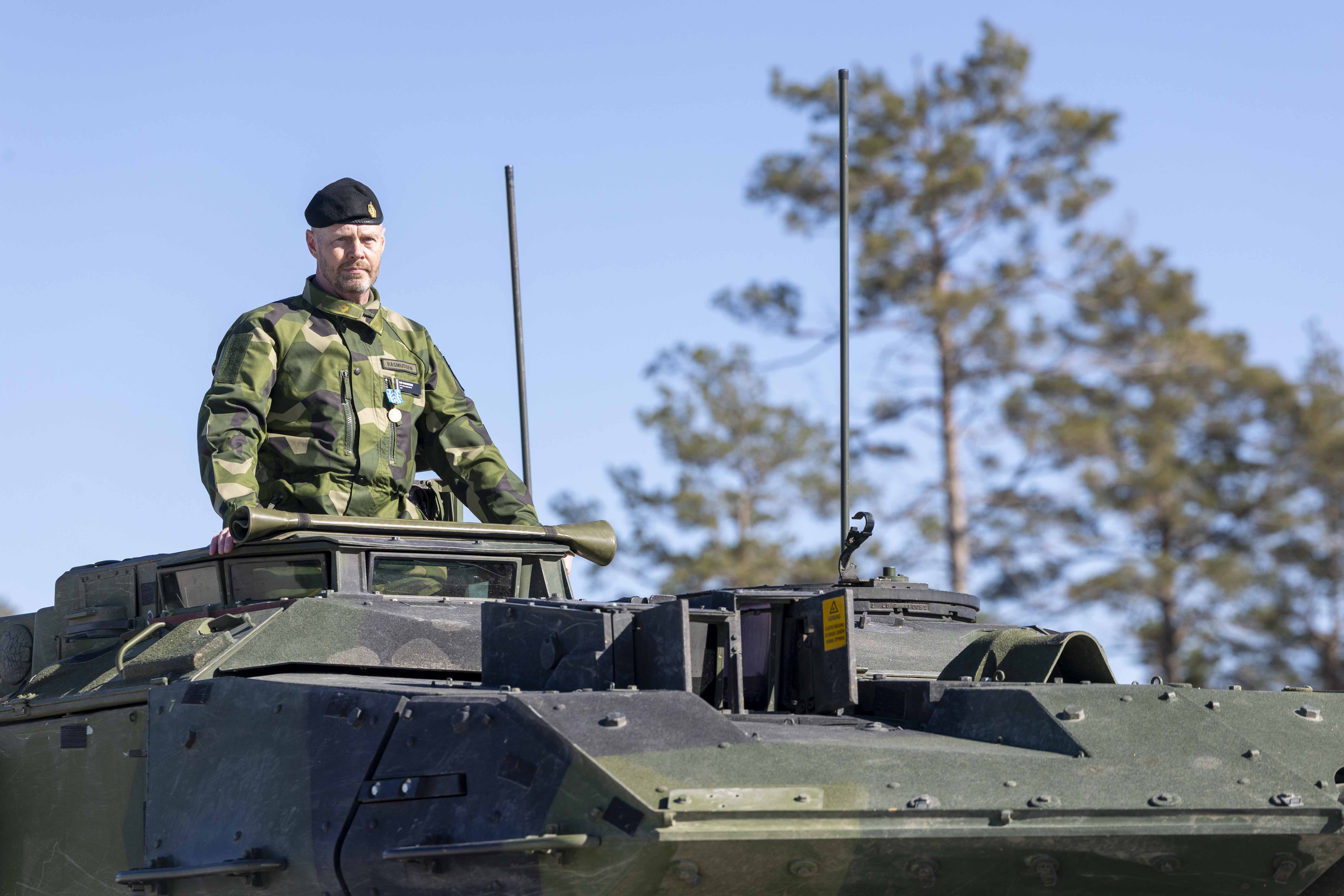 Överste Dan Rasmussen avgår som chef för Gotlands regemente och blir chef för arméstaben.
