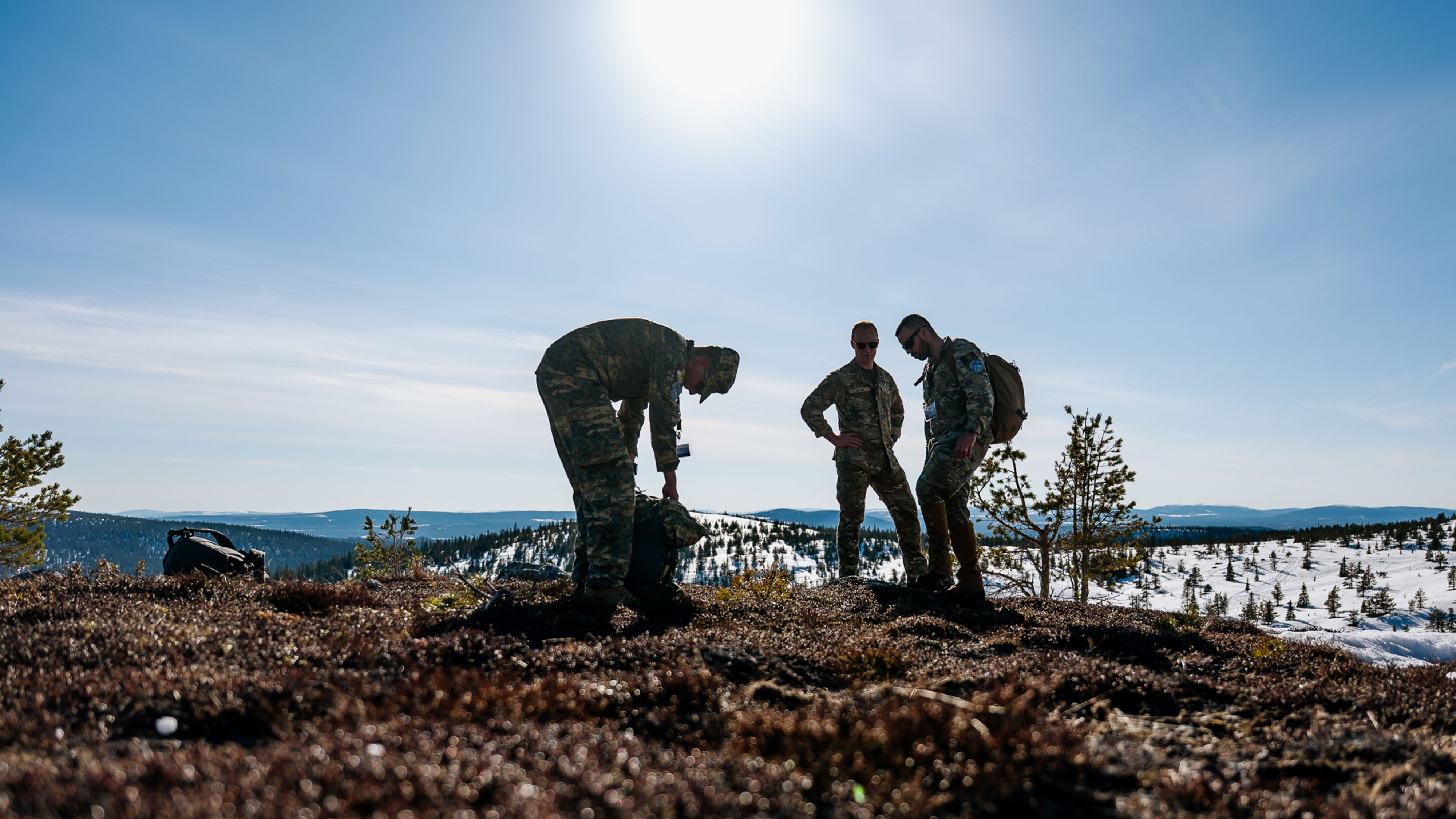 Bilden föreställer deltagare i Mountain Training Initiative (MTI) i fjällmiljö.