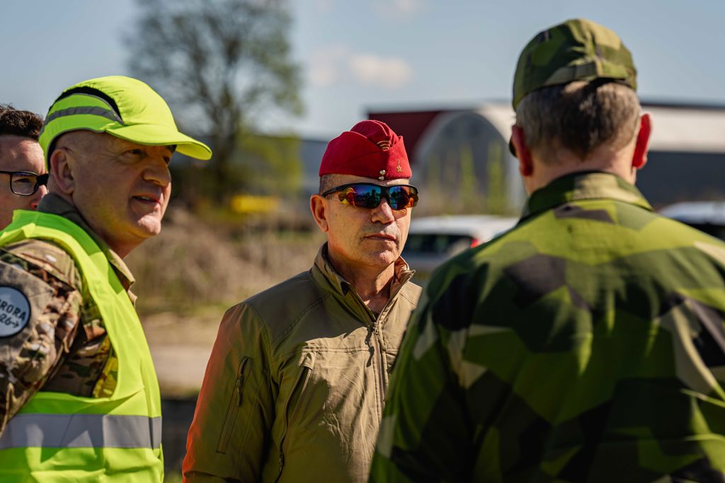 Enheter ur den franska försvarsmakten anländer till Eslöv