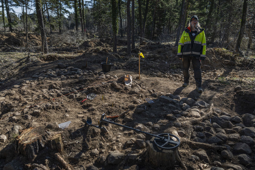 Utgrävning på Tofta regementsområde av gravar från förromersk järnålder.