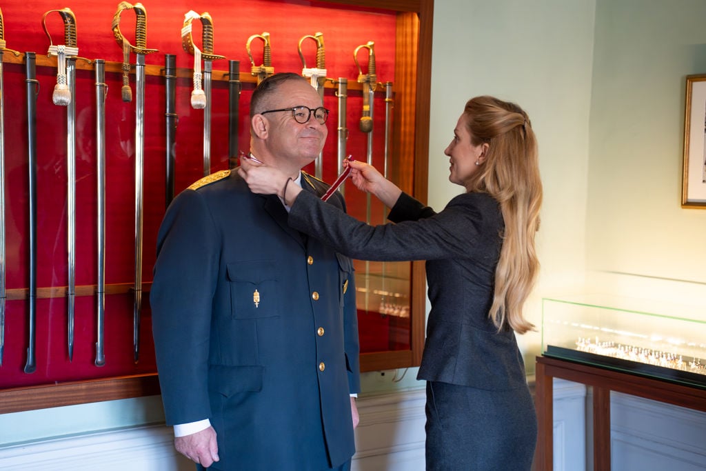 Orden överlämnades i Stockholm av Ukrainas ambassadör Svetlana Zalishchuk