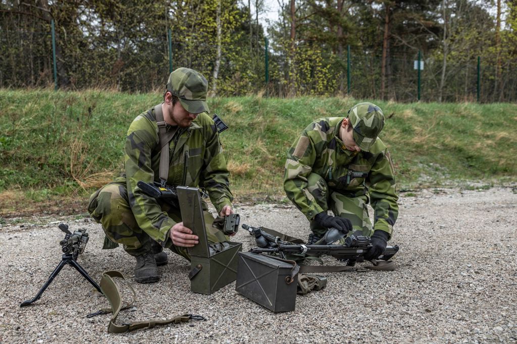 Hemvärnssoldater på Gotland gör sig redo för krigsförbandsövning.