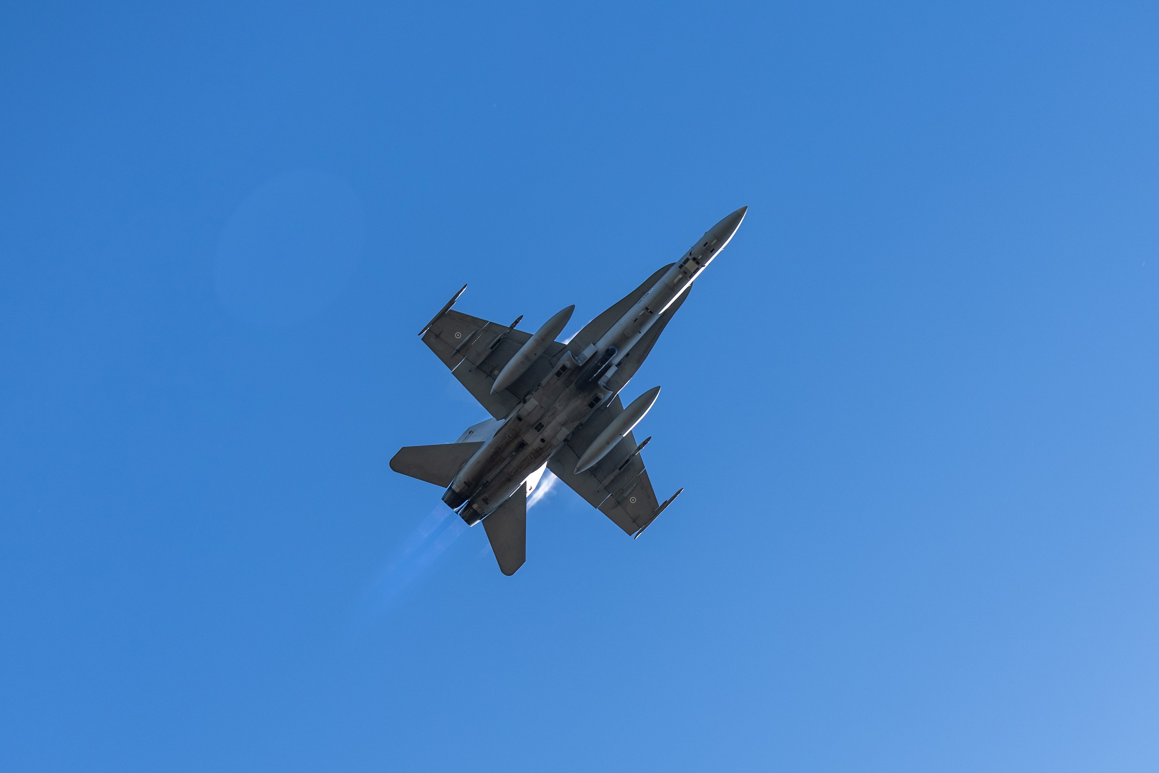 Ett finskt stridsflygplan av modell F/A-18 Hornet.
