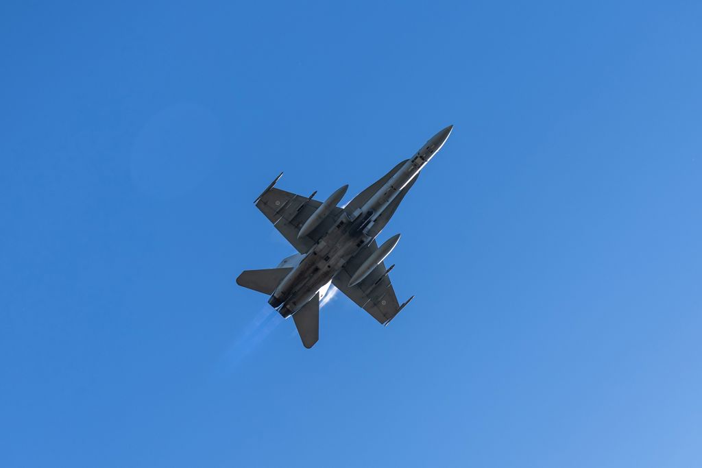 Ett finskt stridsflygplan av modell F/A-18 Hornet.