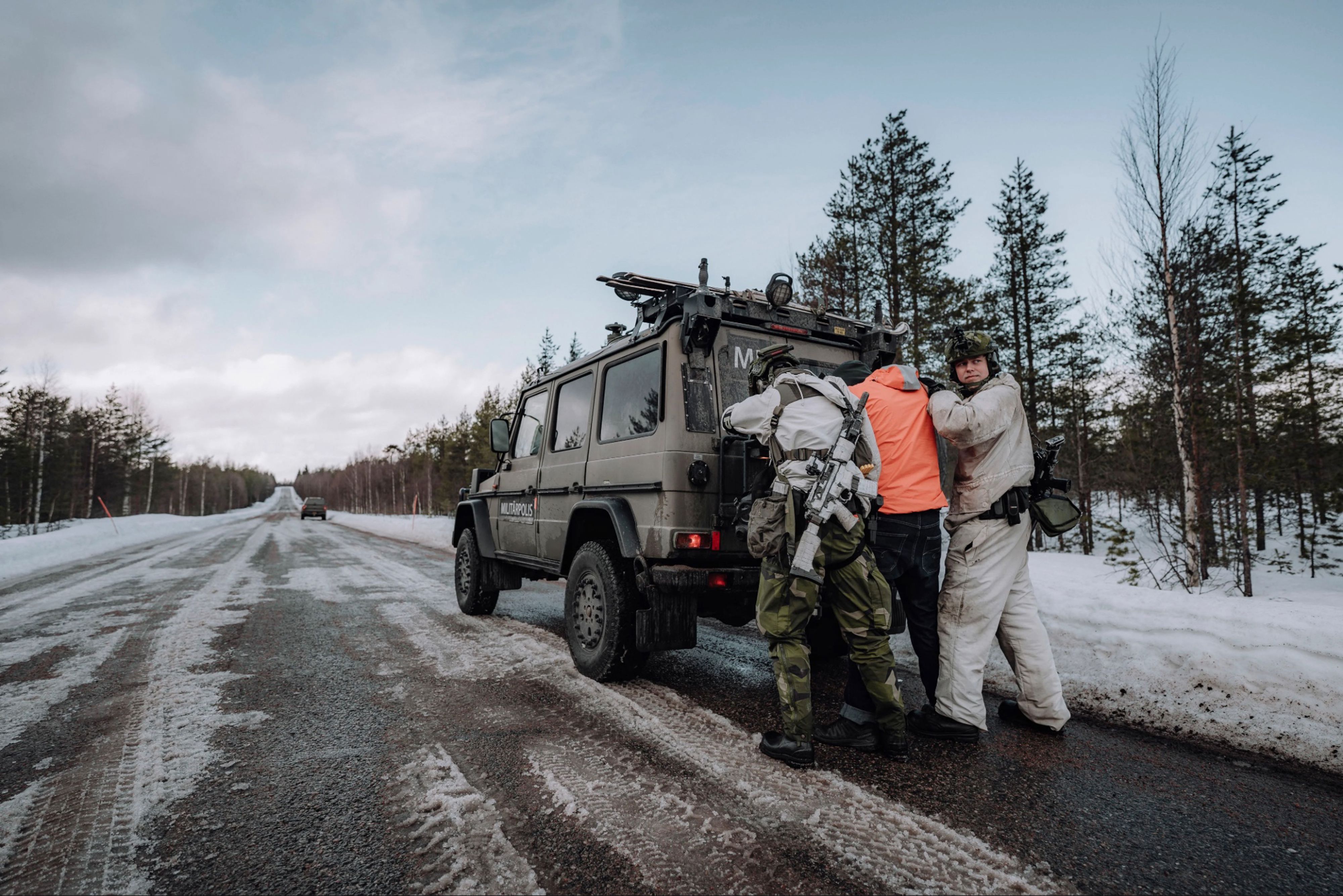 Militärpoliser ur Livgardet övar under Cold Response 2026 i norra Finland.