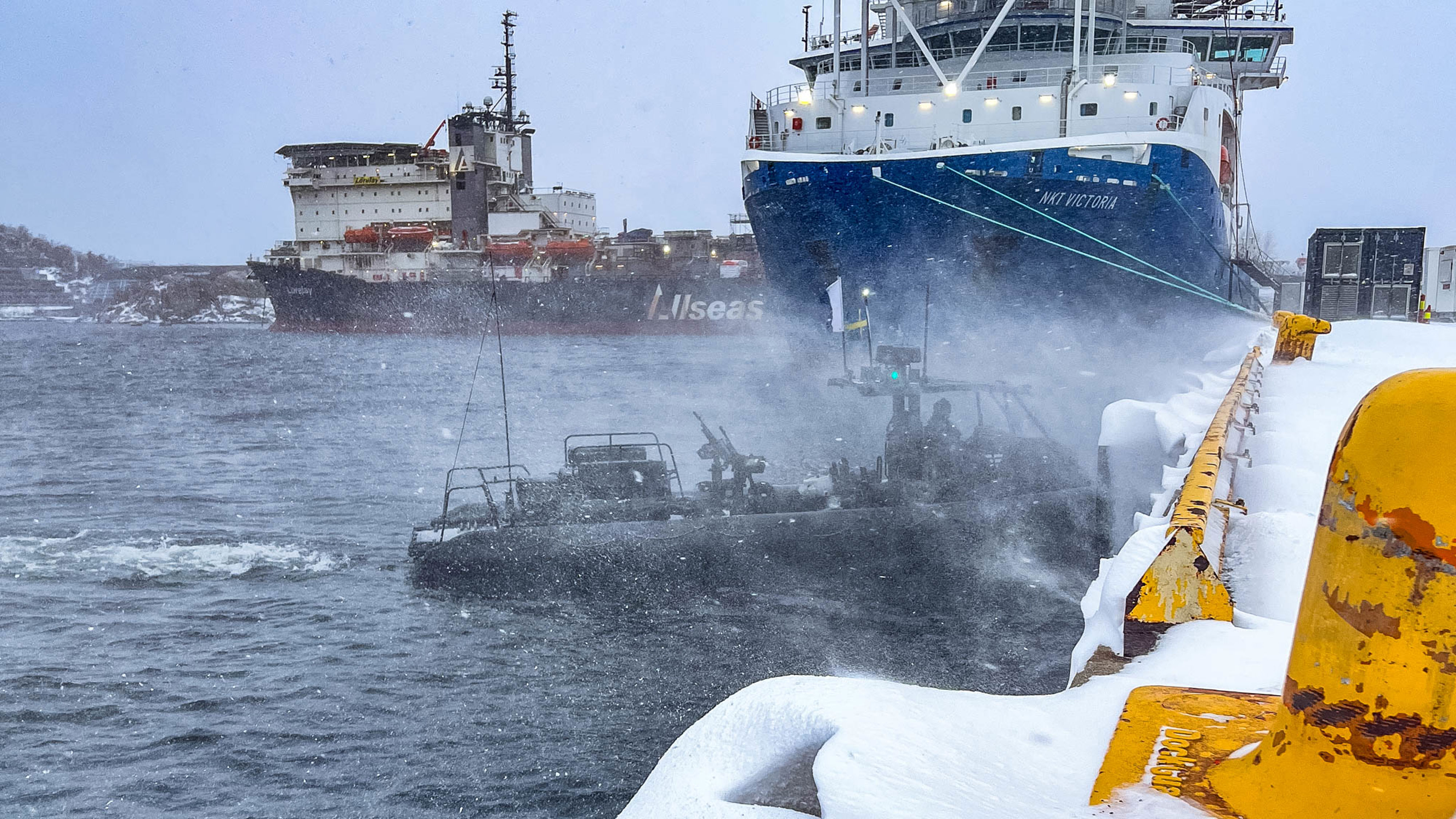 Skrovet på ett skepp undersöks