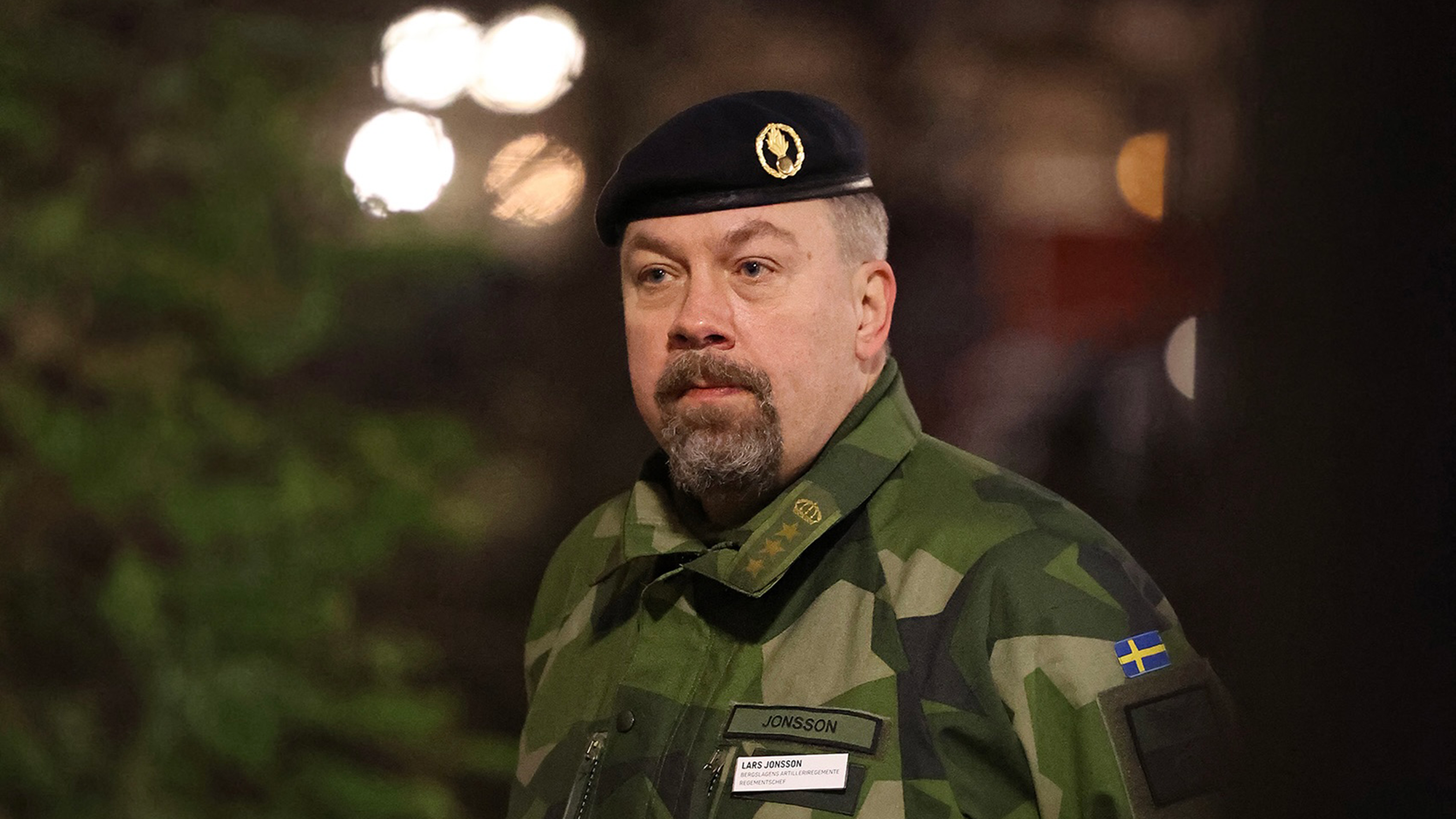 Regements- och garnisonschef går vidare