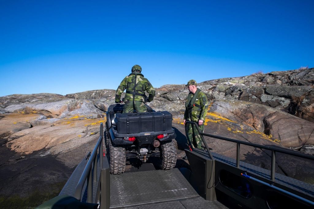 Båten är till för transport av trupp och materiel, under valideringen testades bland annat lastning av fyrhjuling.