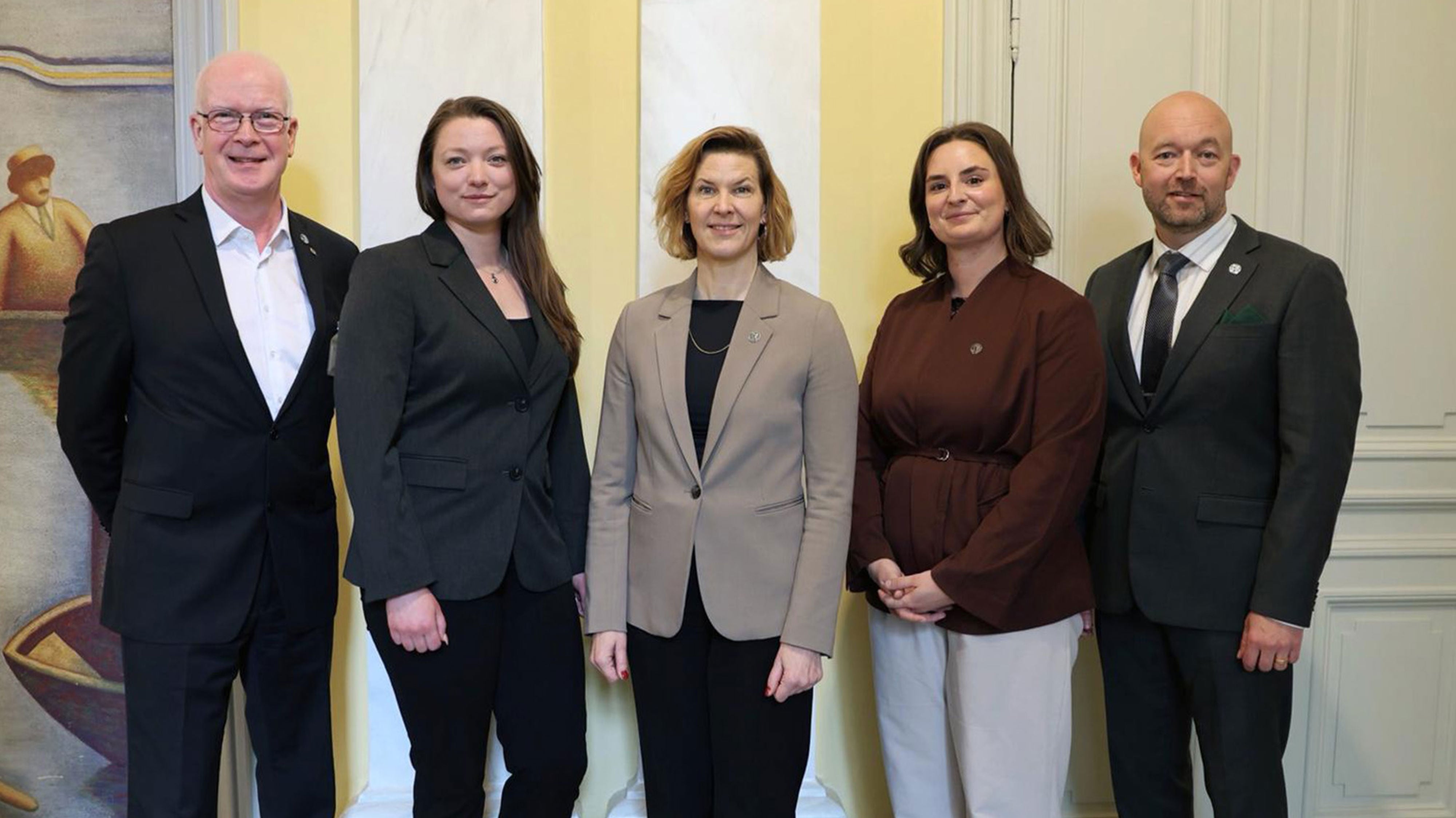 Från vänster: RO/Mj Richard Oehme, Martina Dannberg, jämställdhetsminister Nina Larson, Linnea Palmqvist, chef cyberförsvarsledningen överste Thomas Höglund