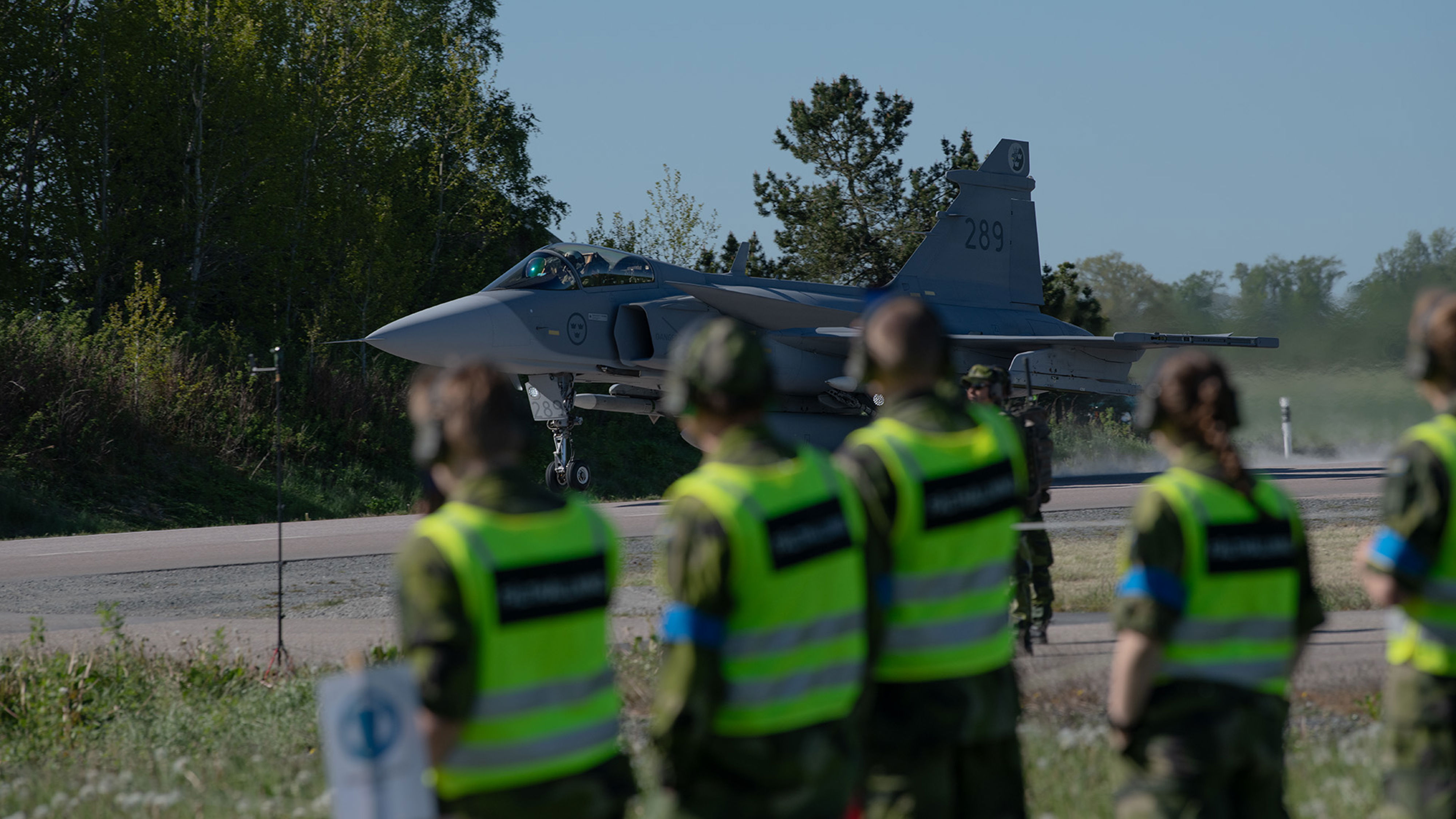 Övning med JAS 39 Gripen genomförs på riksväg 44