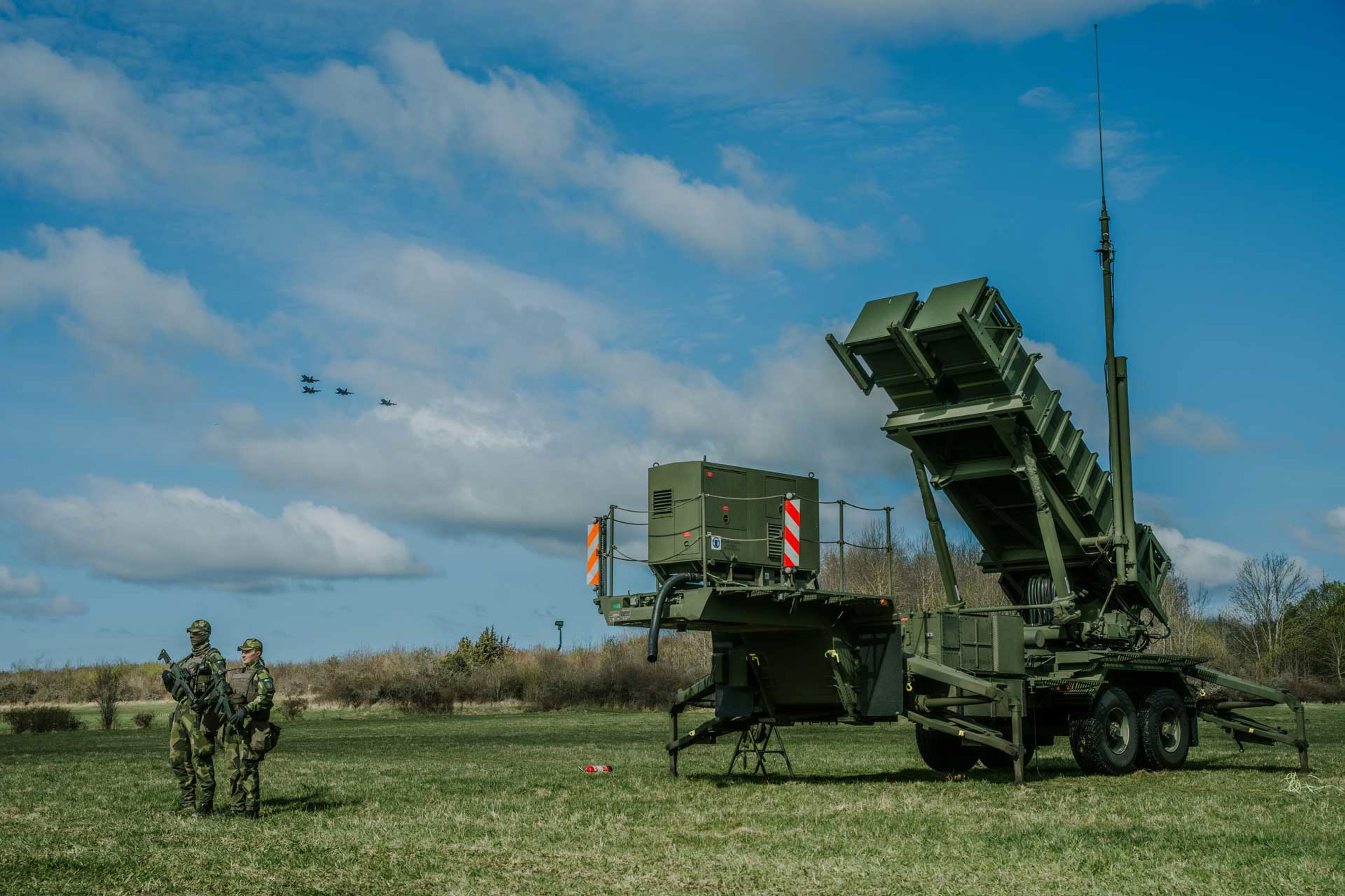 Luftvärn ute på fält.