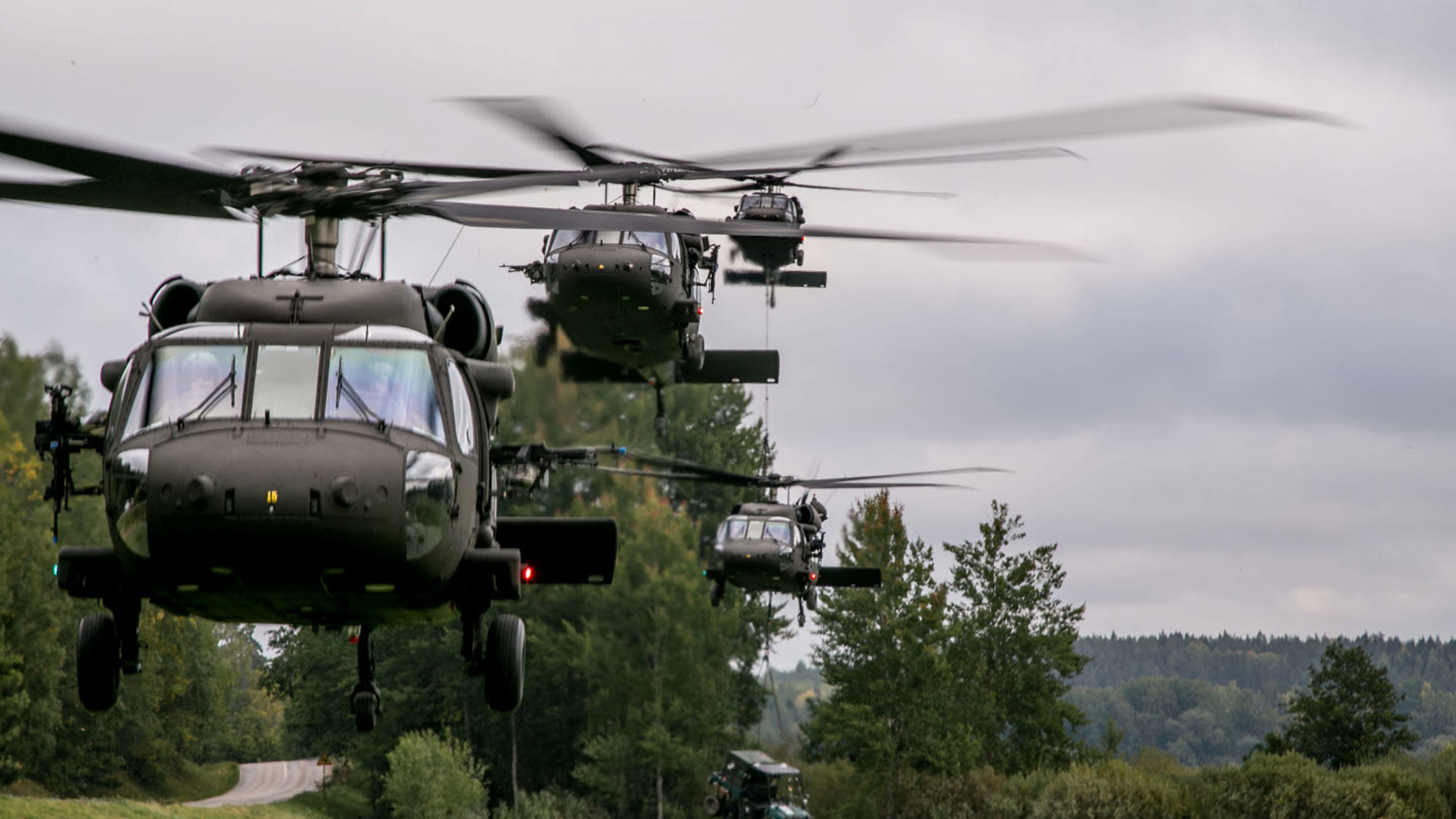 Helikoptrar är mångsidiga och utför uppdrag i alla väderförhållanden.