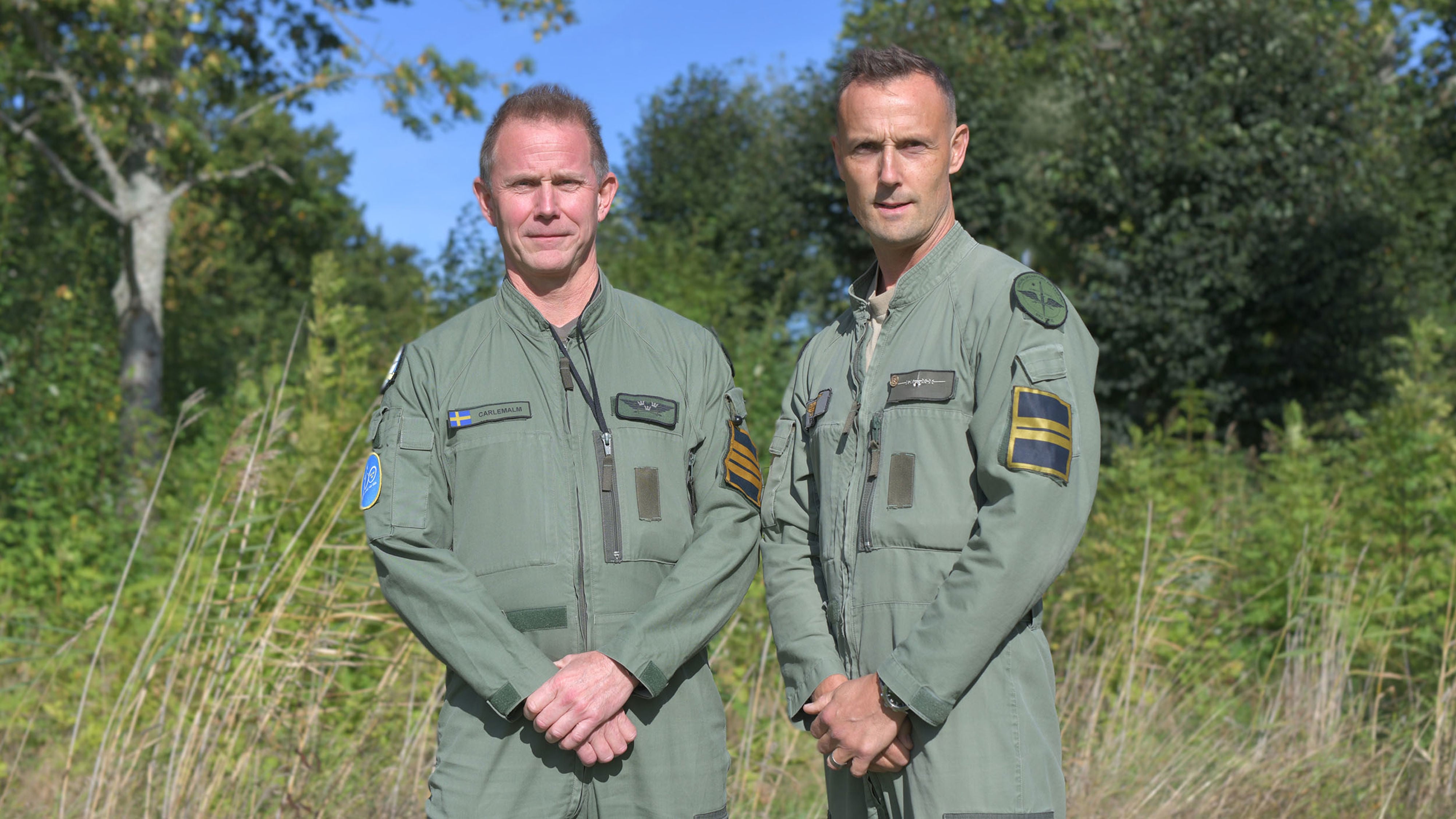 Piloterna Per och Arvid skolar in sig på C-390.