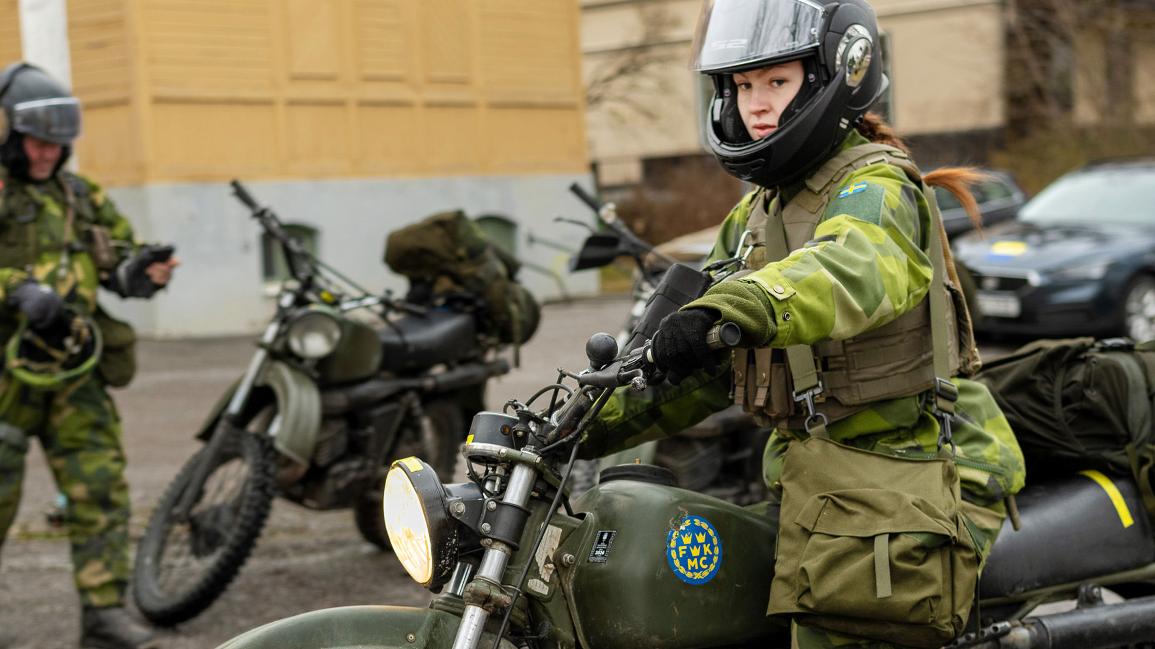 Soldat på motorcykel.