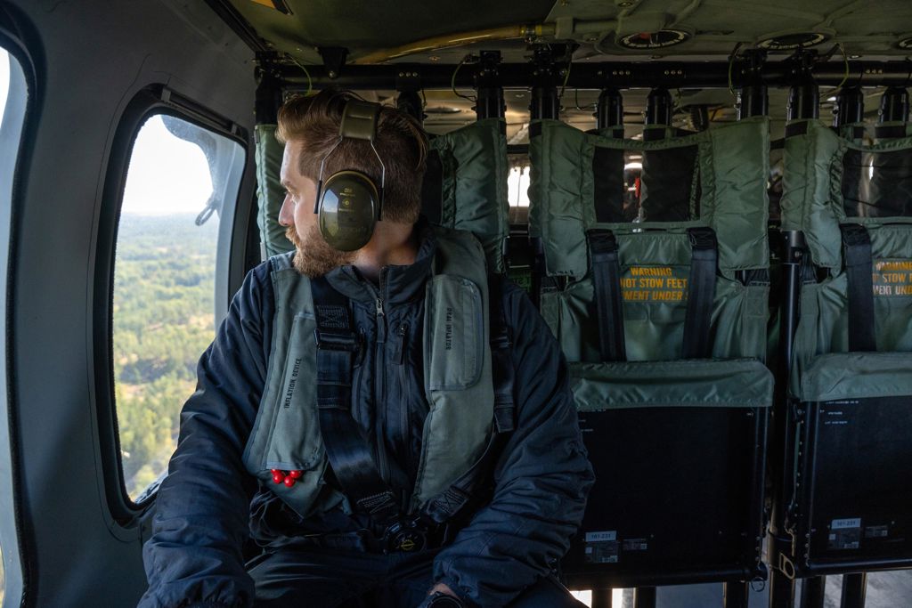 FMTIS-tekniker i helikopter