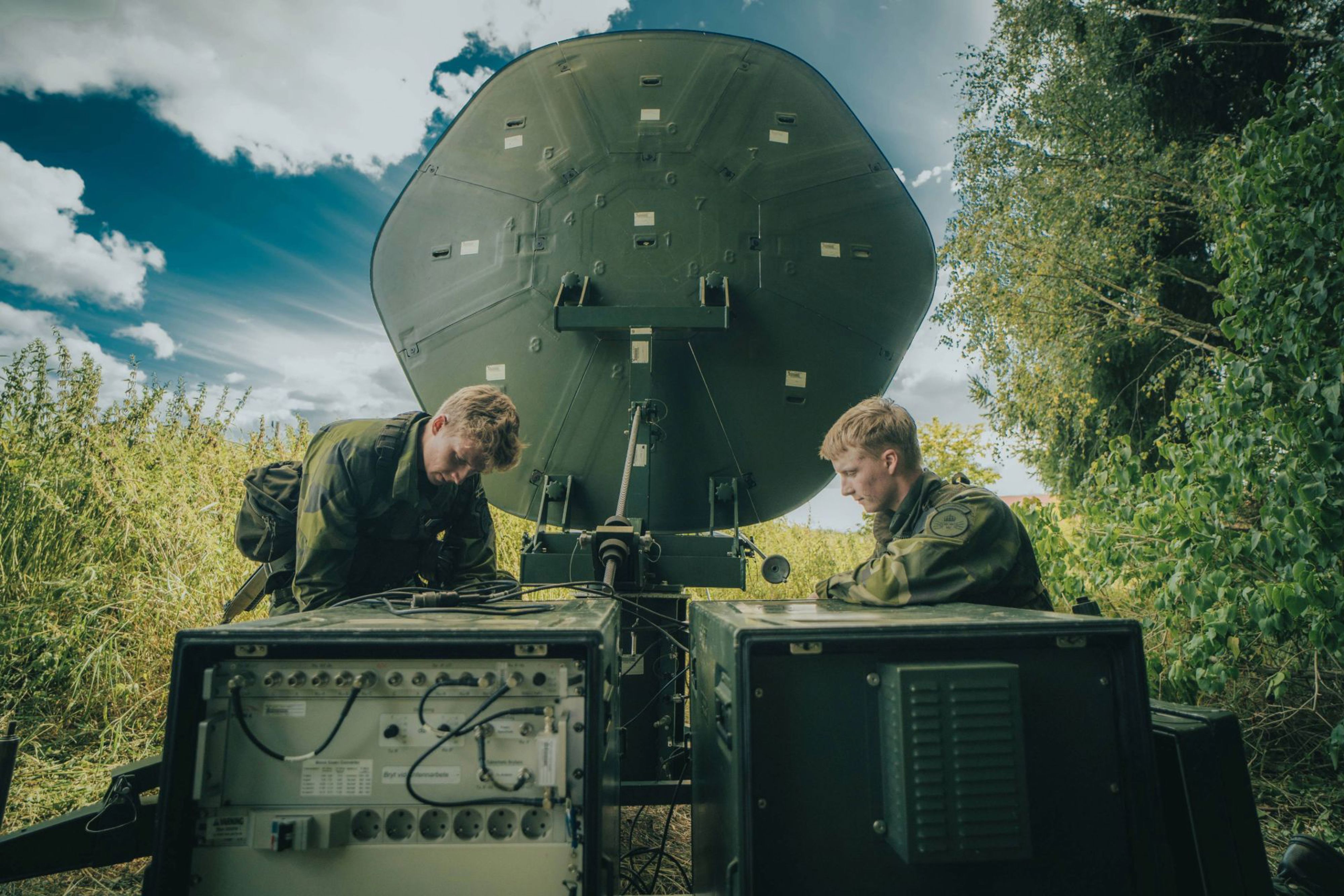 Fjärrsambandstroppen övar med nyanställda på LedR.