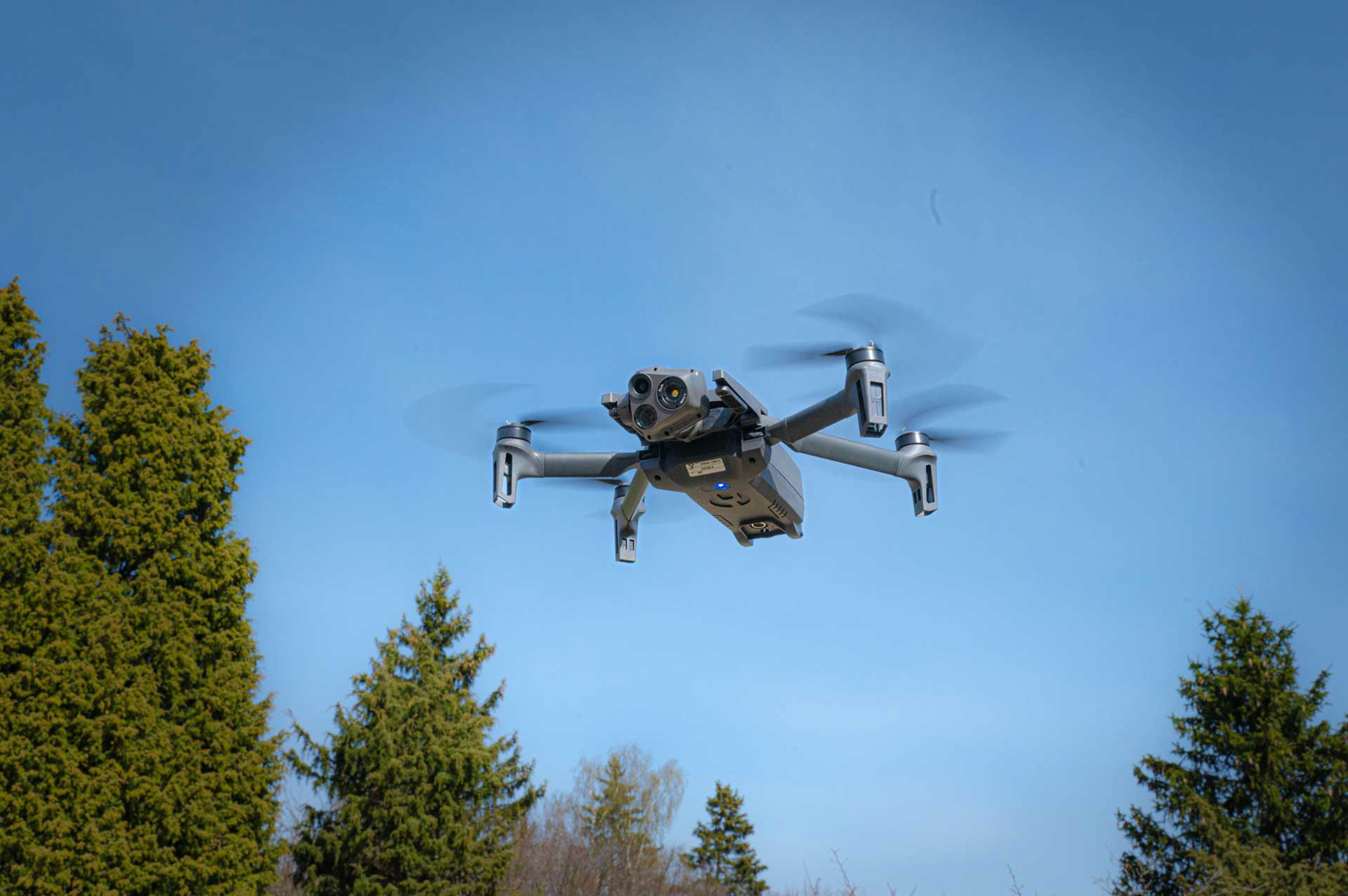 Drönare som flyger.