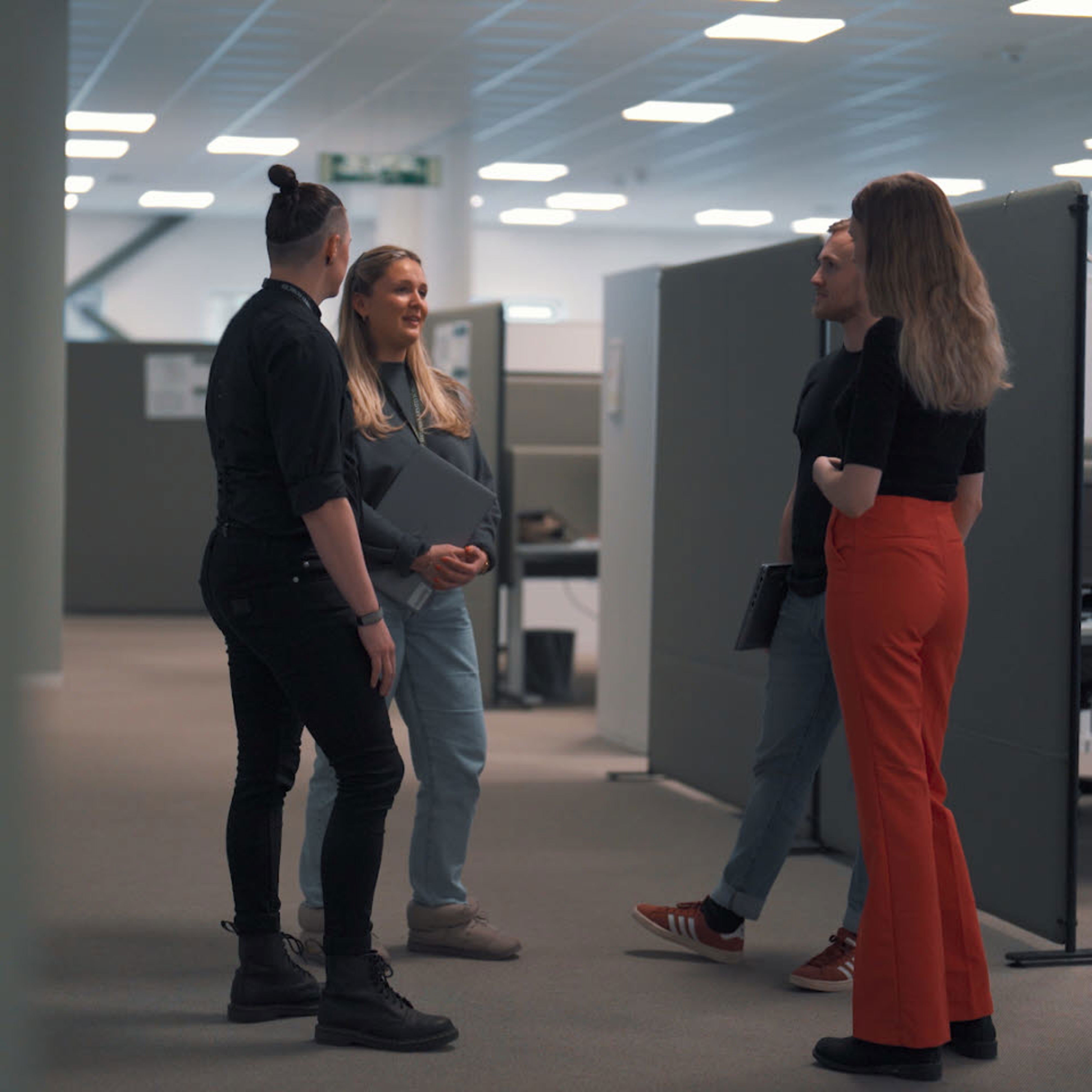 Du planerar och genomför upphandlingar och inköp.